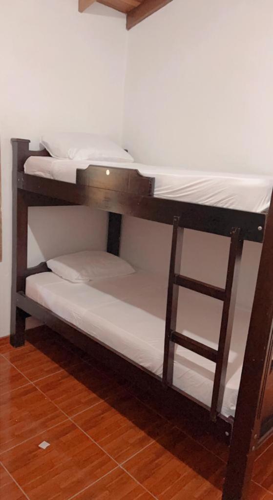 Five-Bedroom House photo 1