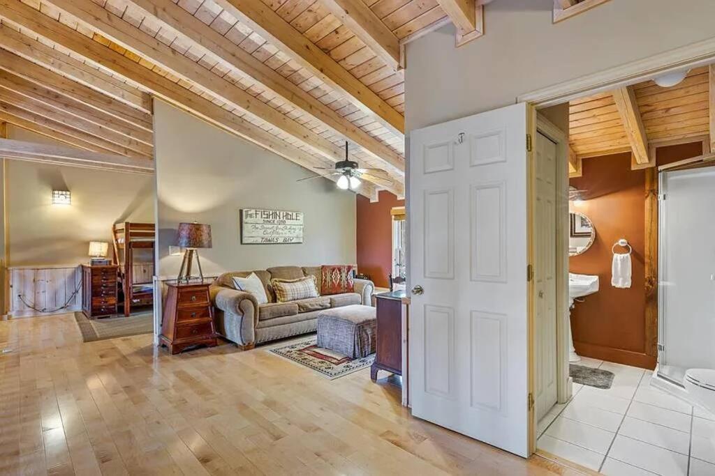 Five-Bedroom House photo 1