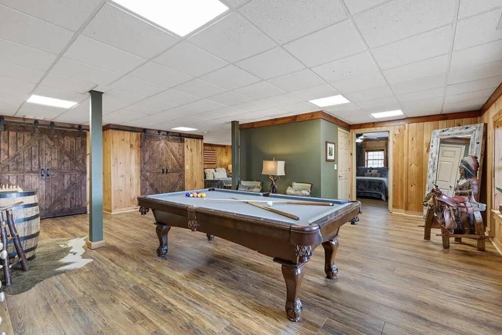 Five-Bedroom House photo 2