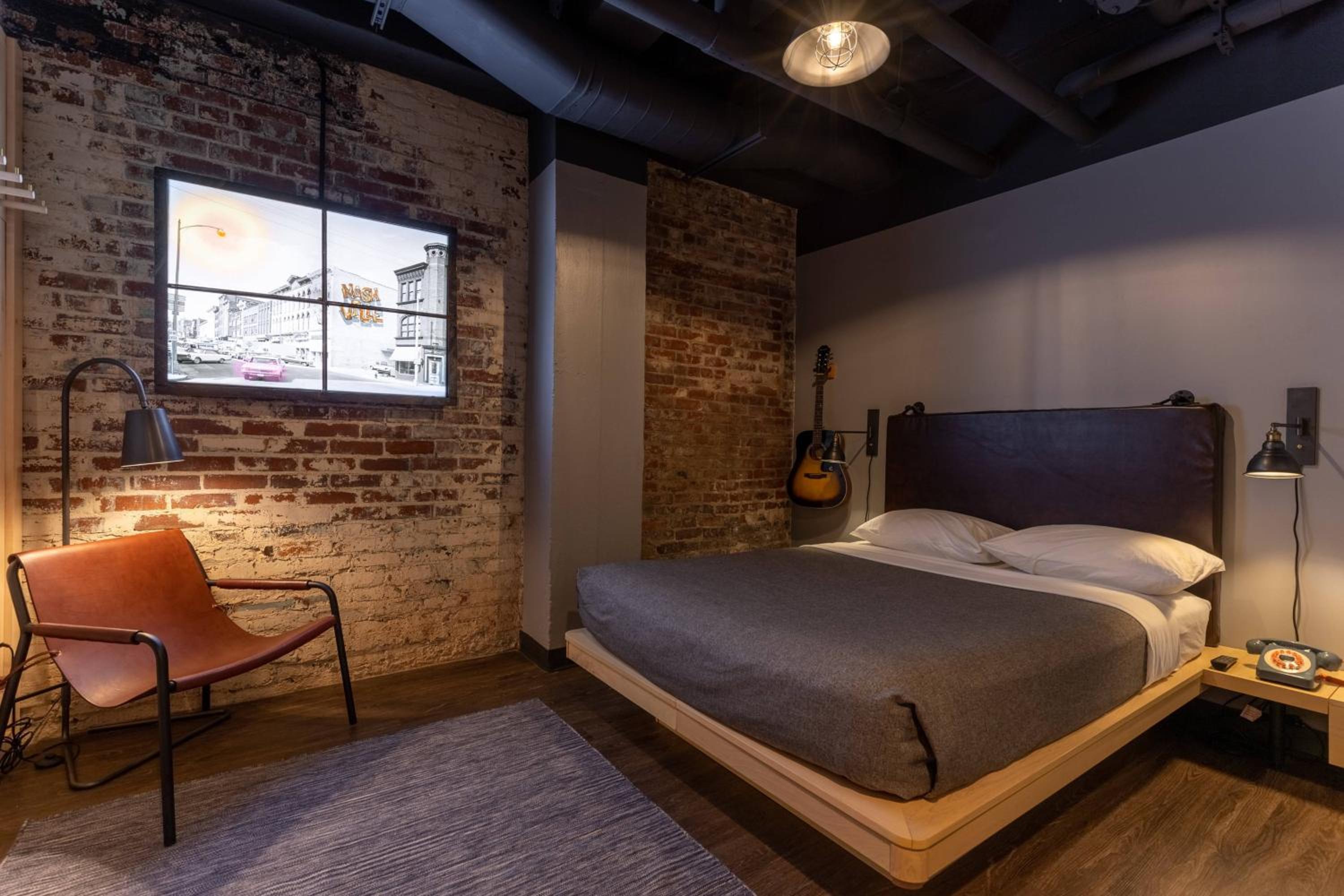 Windowless Queen Room - Hearing Accessible - Photo 1