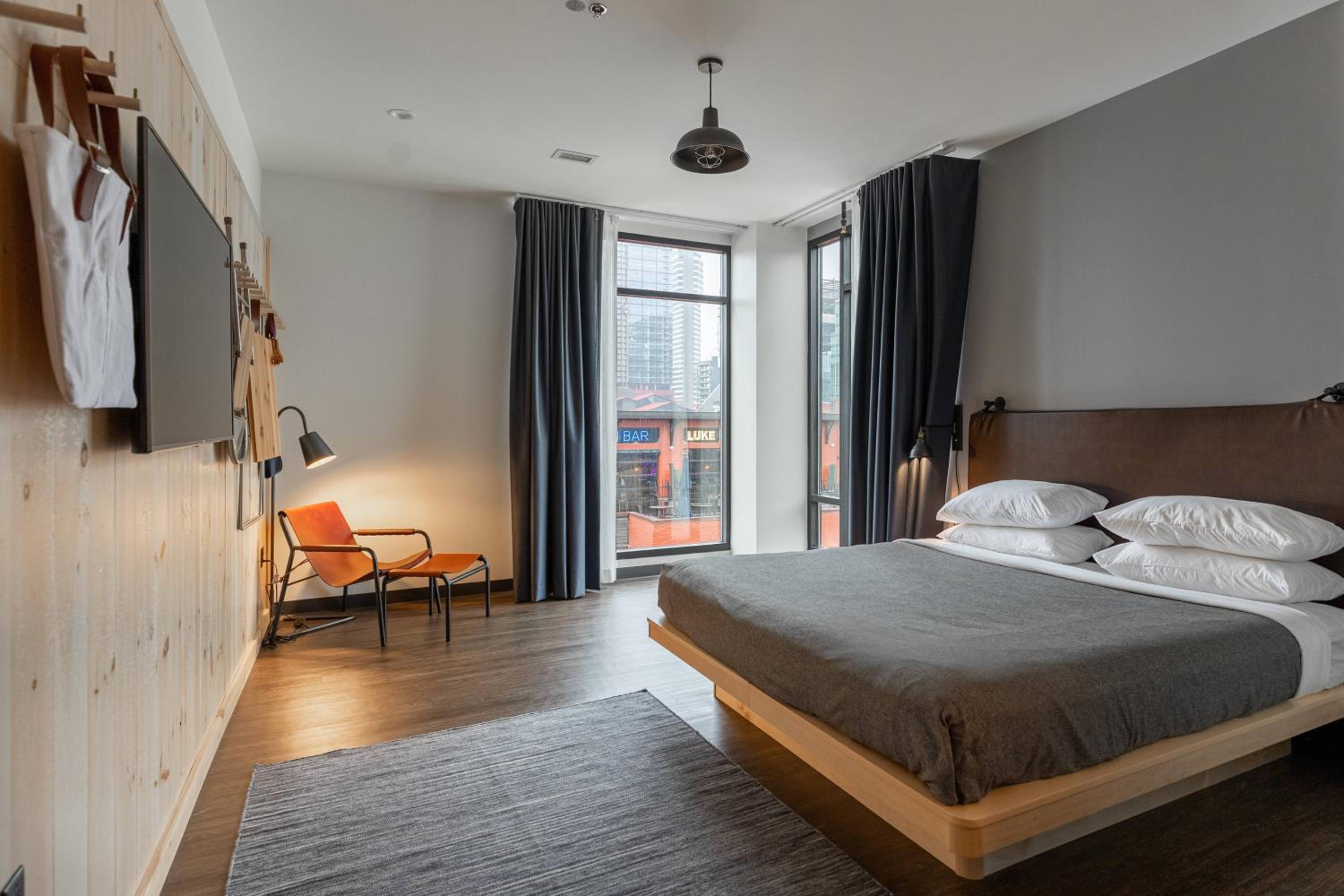King Room with Street View - Photo 1