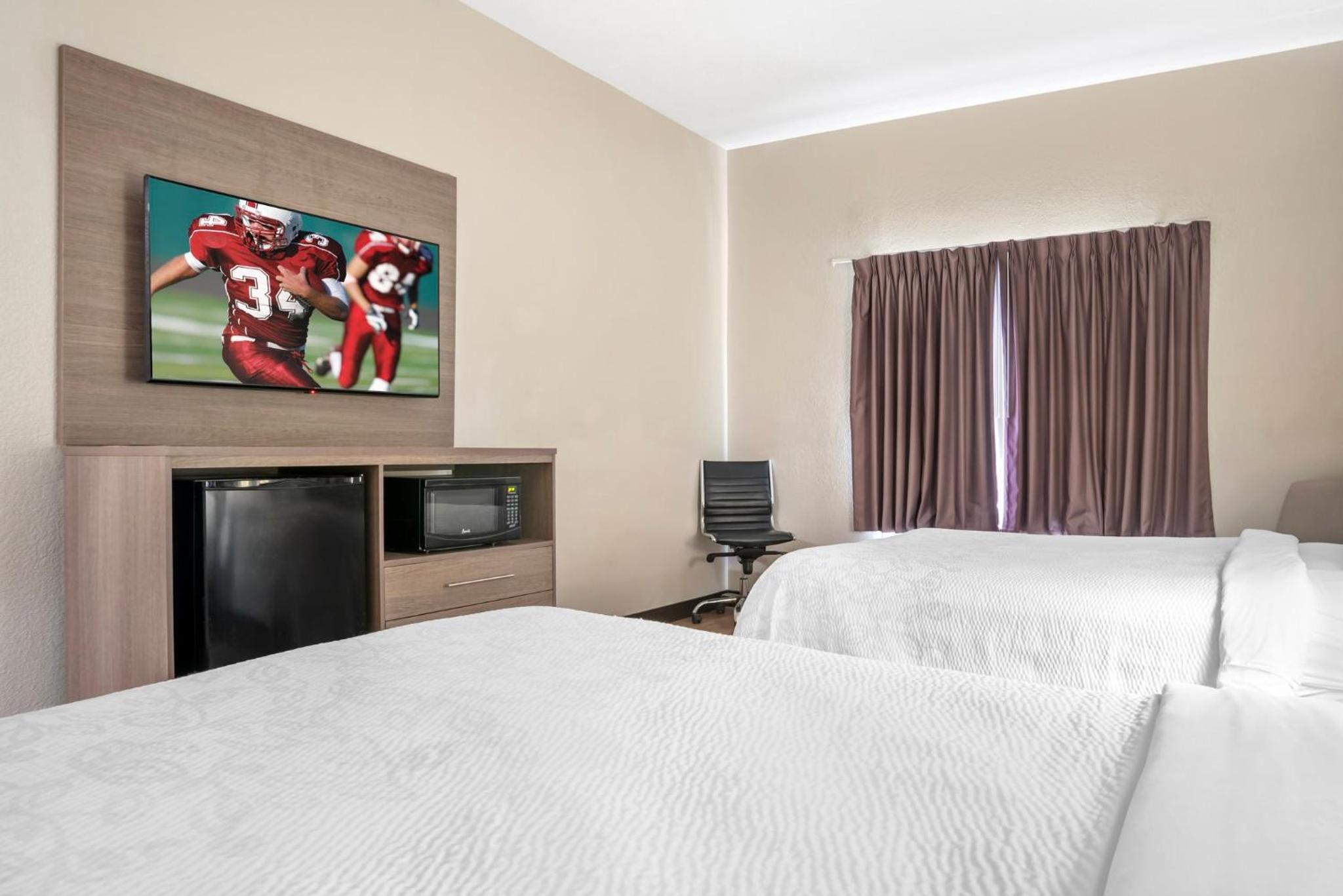 Suite Double Room with Two Double Beds Smoke Free - Photo 6