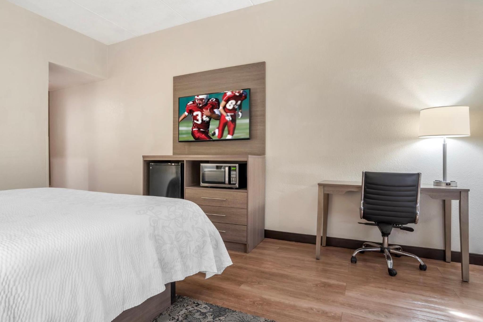 Superior King Room With Jetted Tub Smoke Free - Photo 1