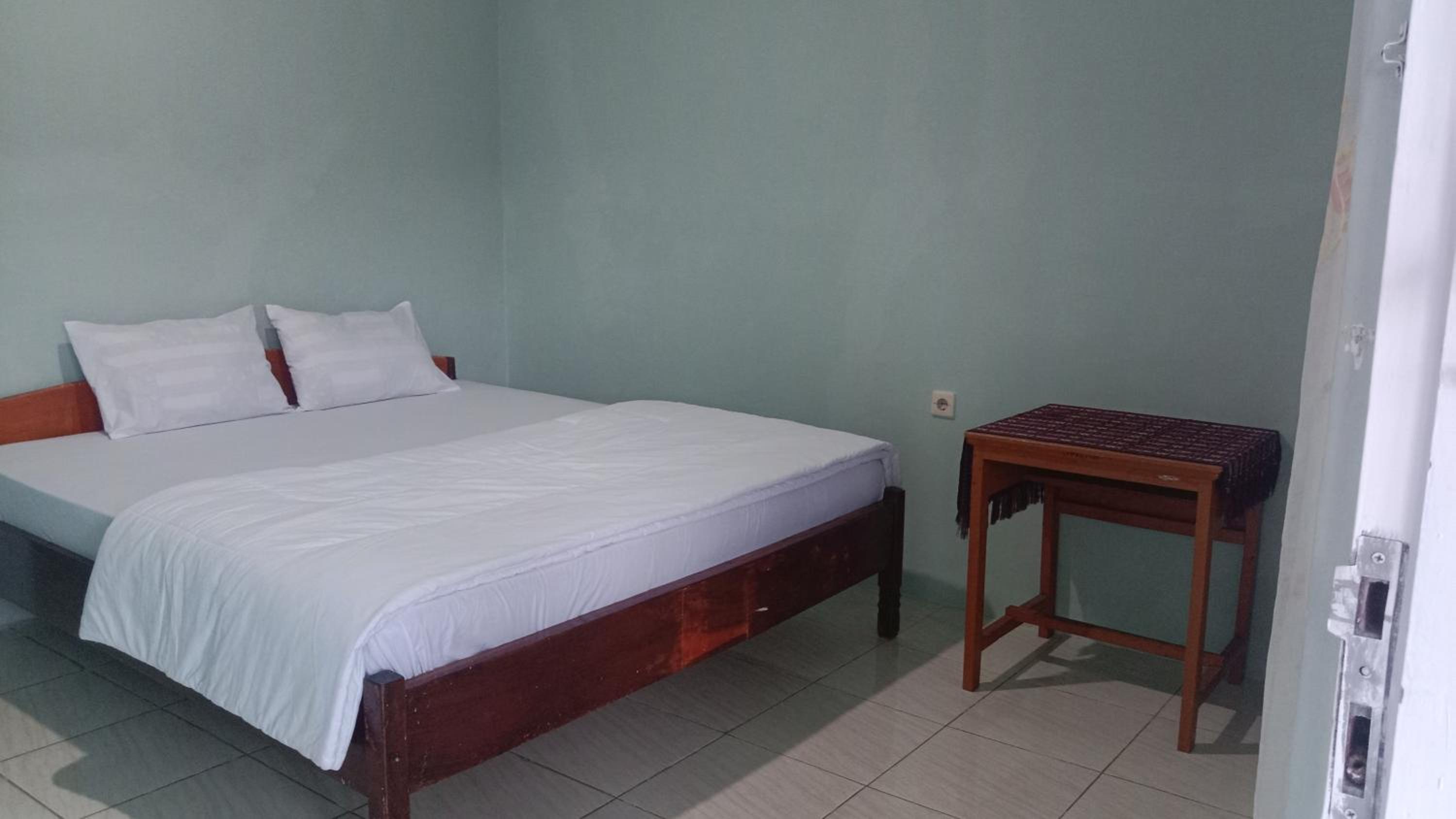 Double Room with Private Bathroom - Photo 11