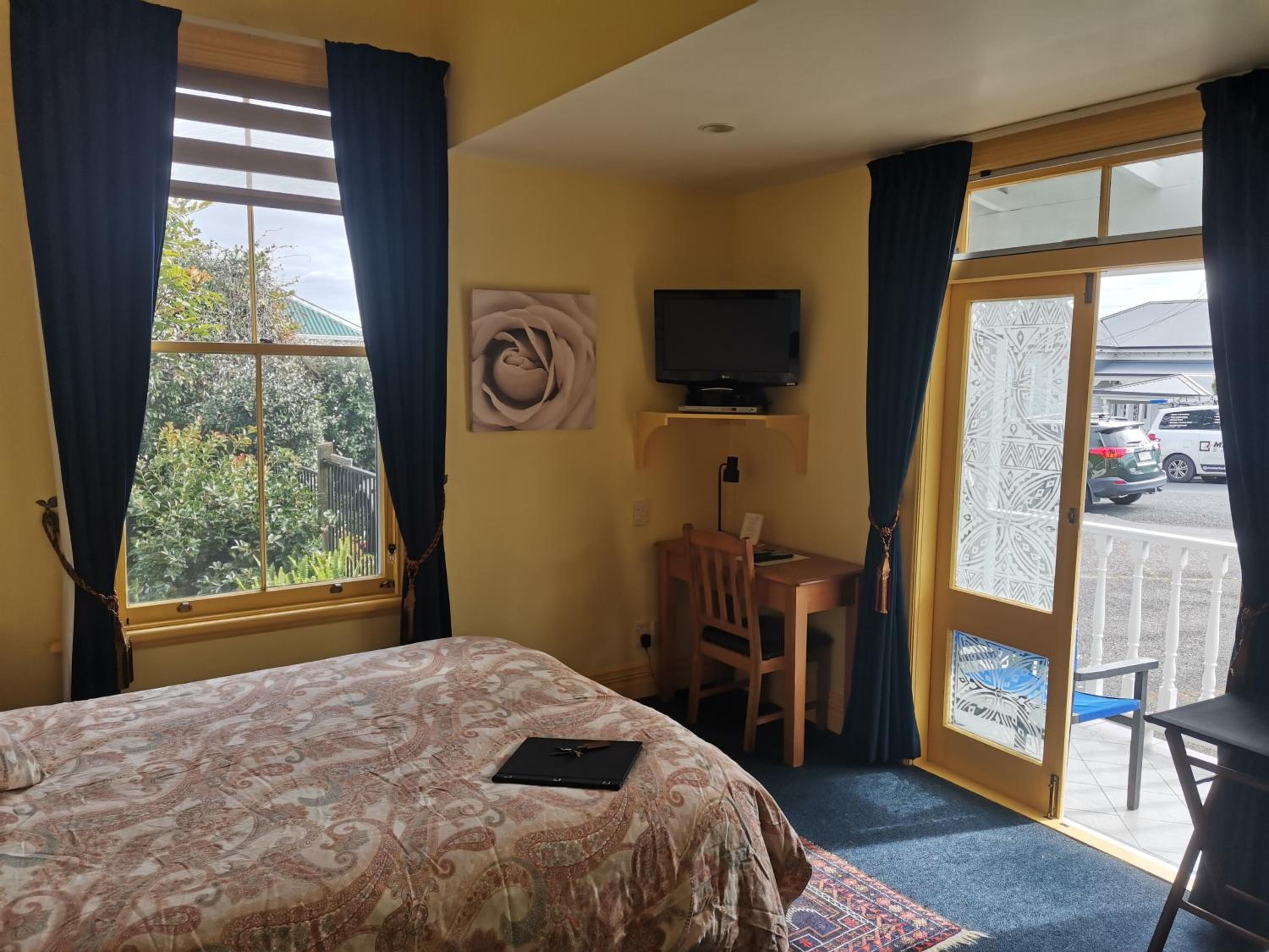 Villa with Queen Bed