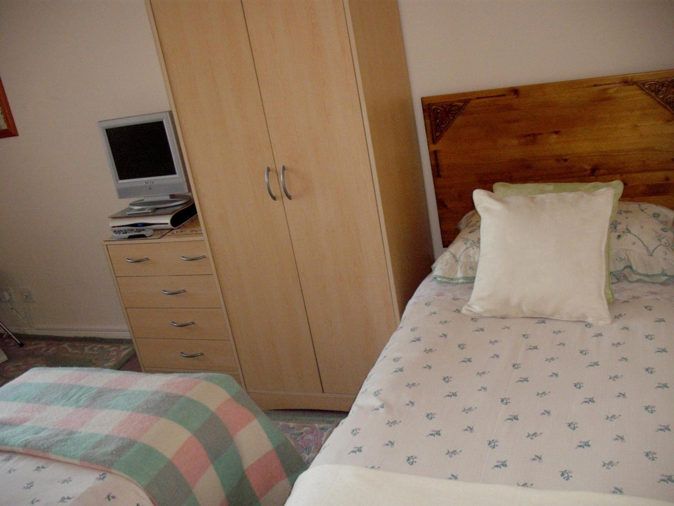 Triple, Double/Twin Room with Private External Bathroom photo 3