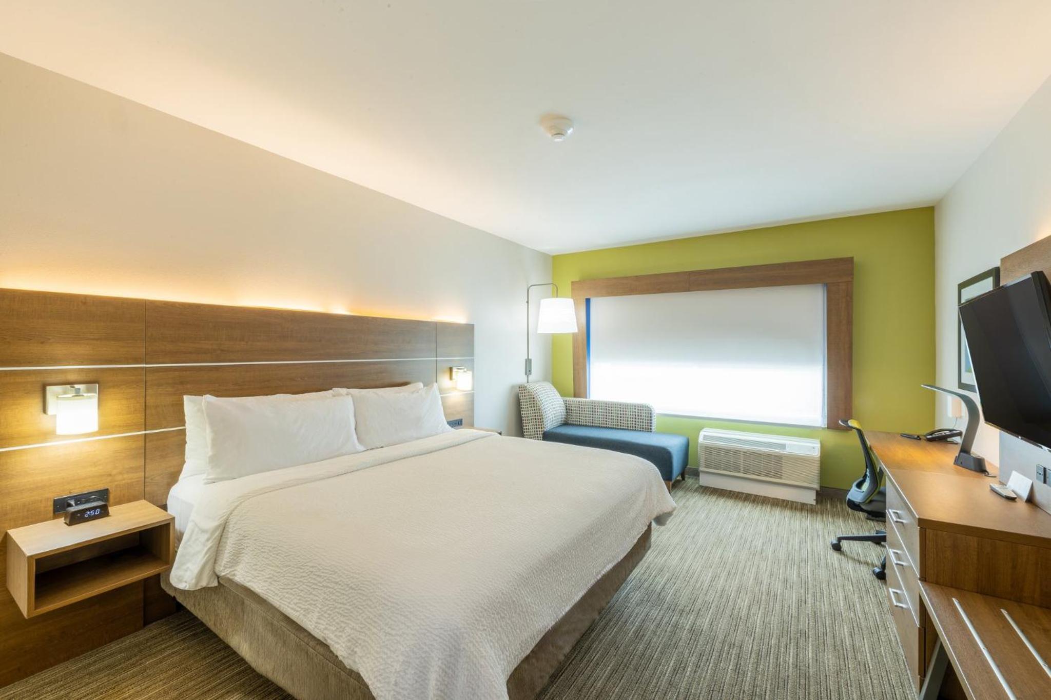 Standard King Room - Photo 3