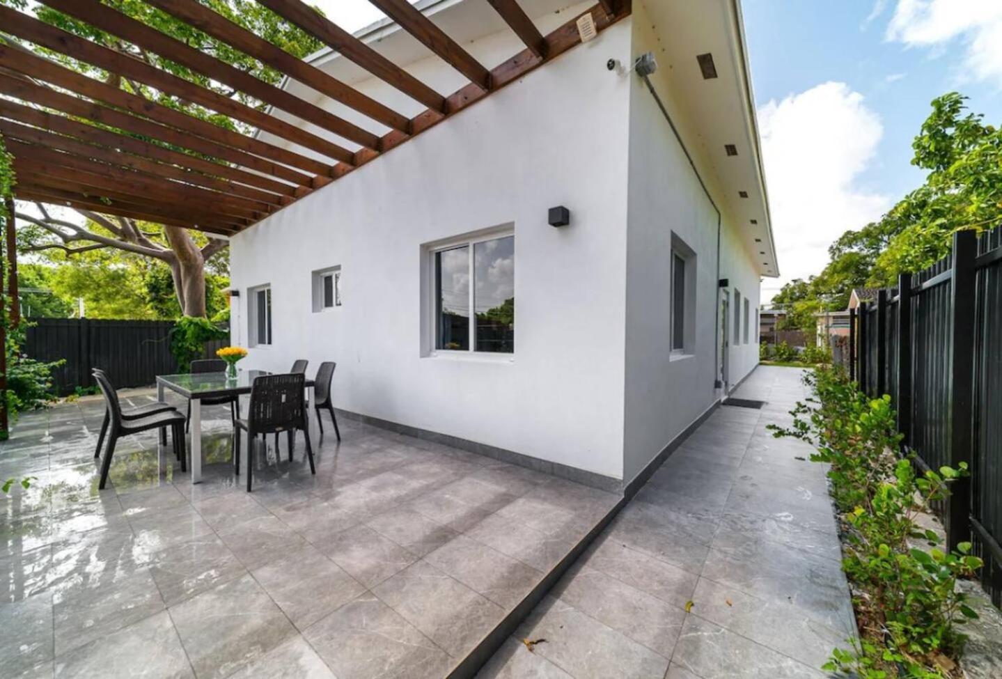 Four-Bedroom House photo 2