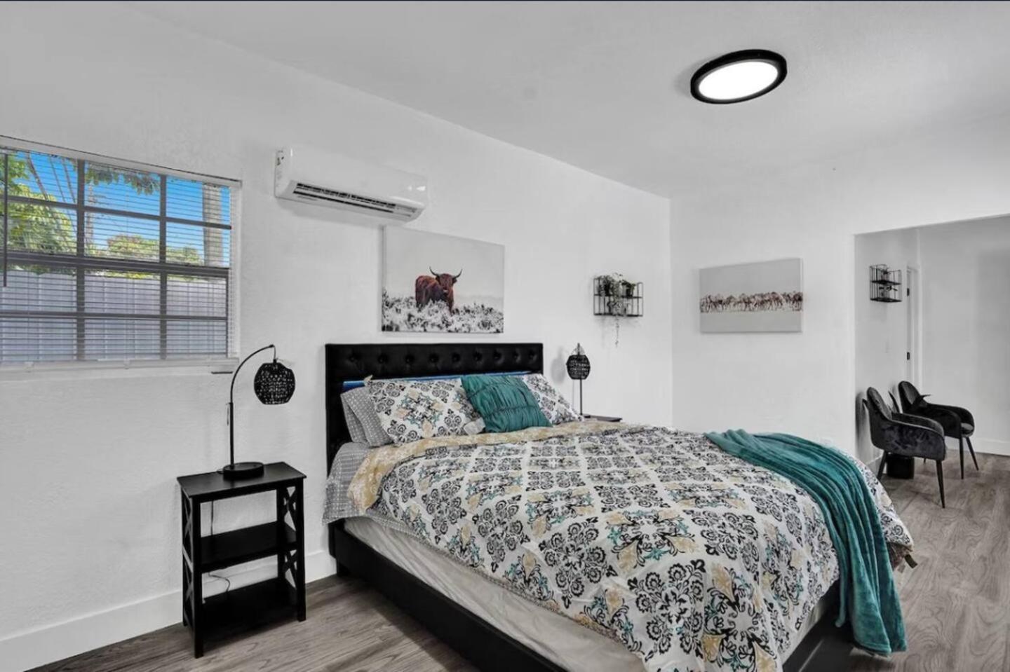 Five-Bedroom House photo 3