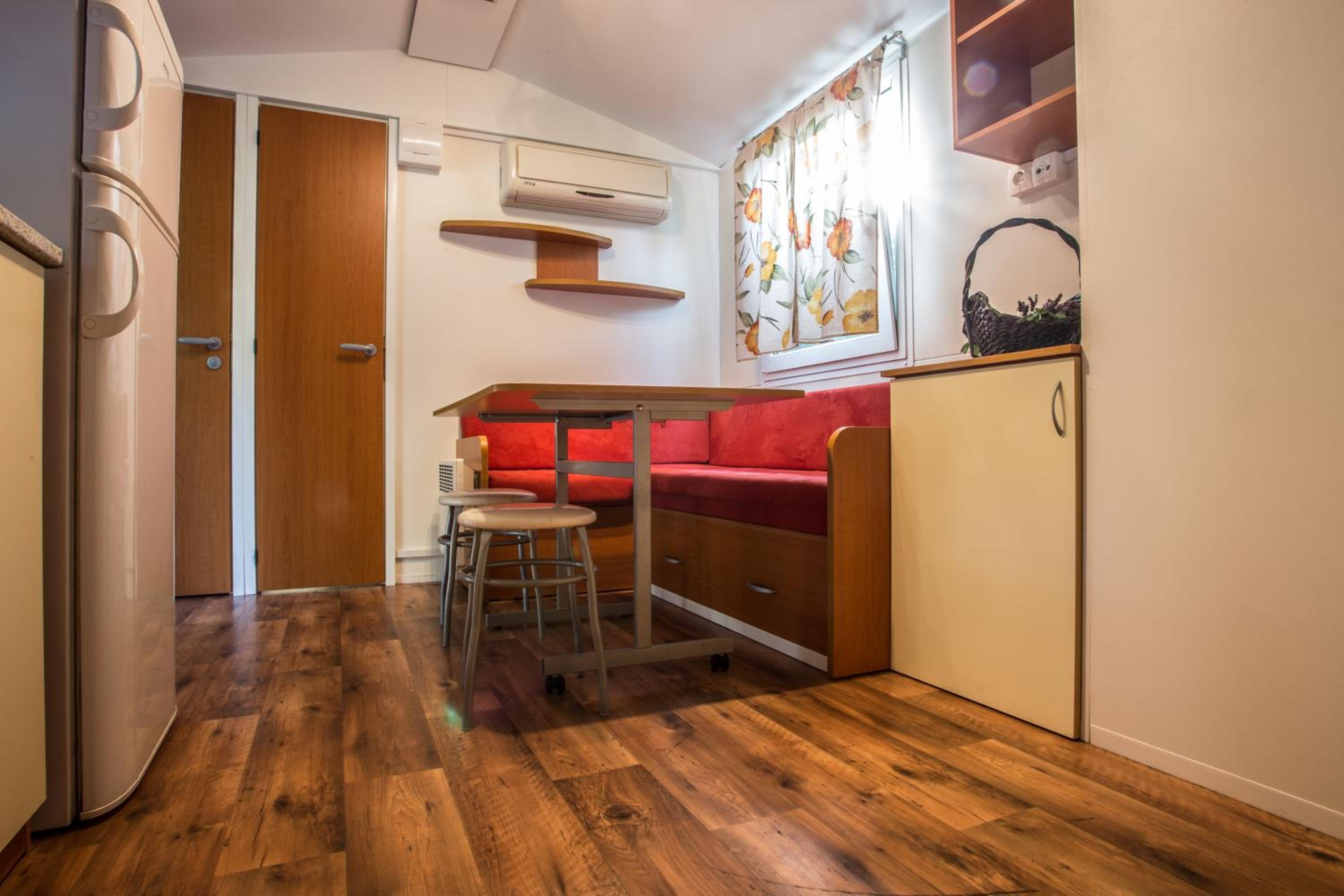Standard Mobile Home (5 adults)  photo 2