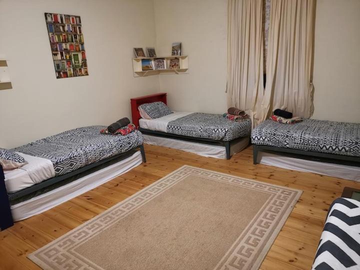 Six-Bedroom House photo 2