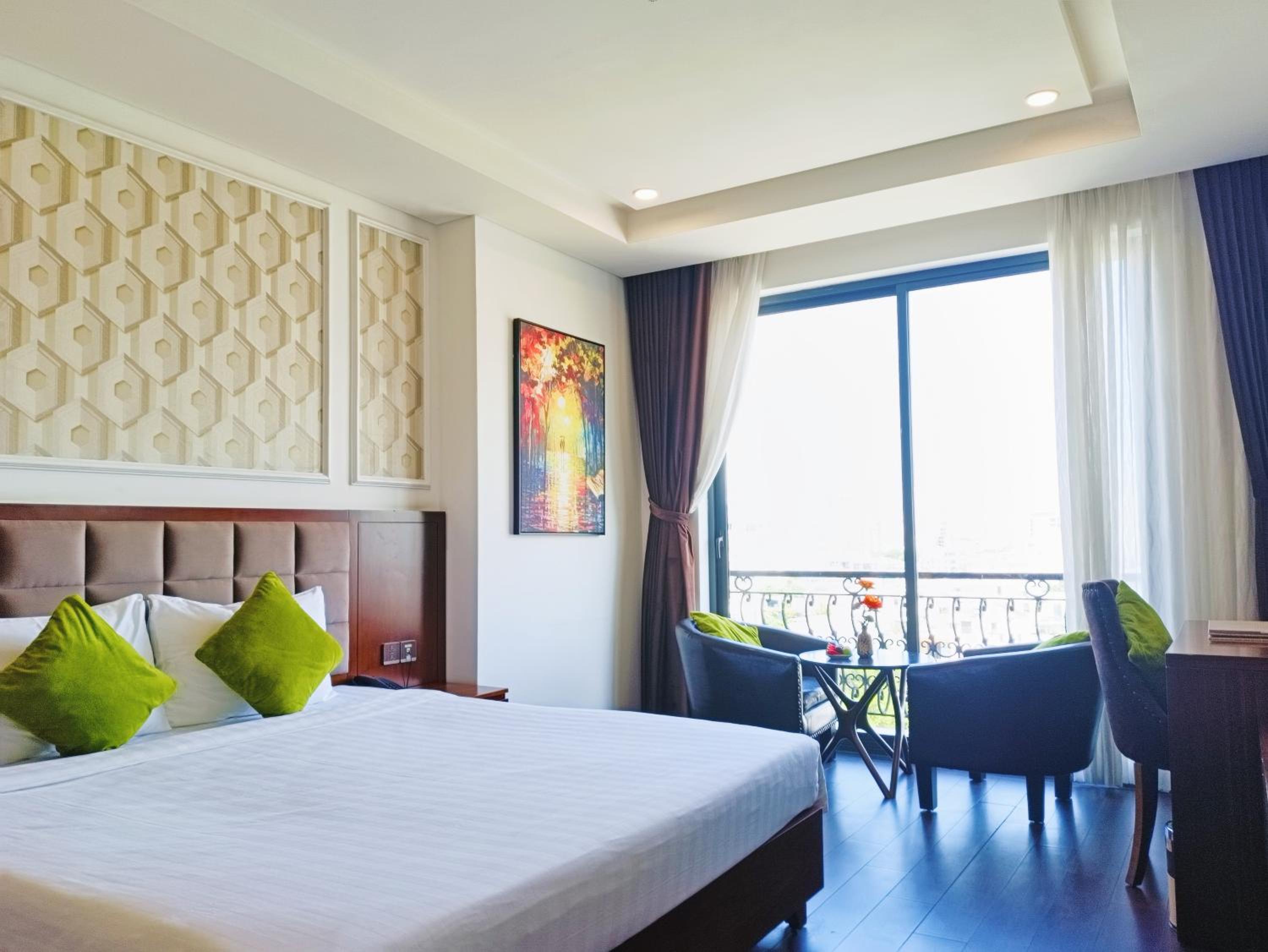 Twin Room with Balcony - Photo 12