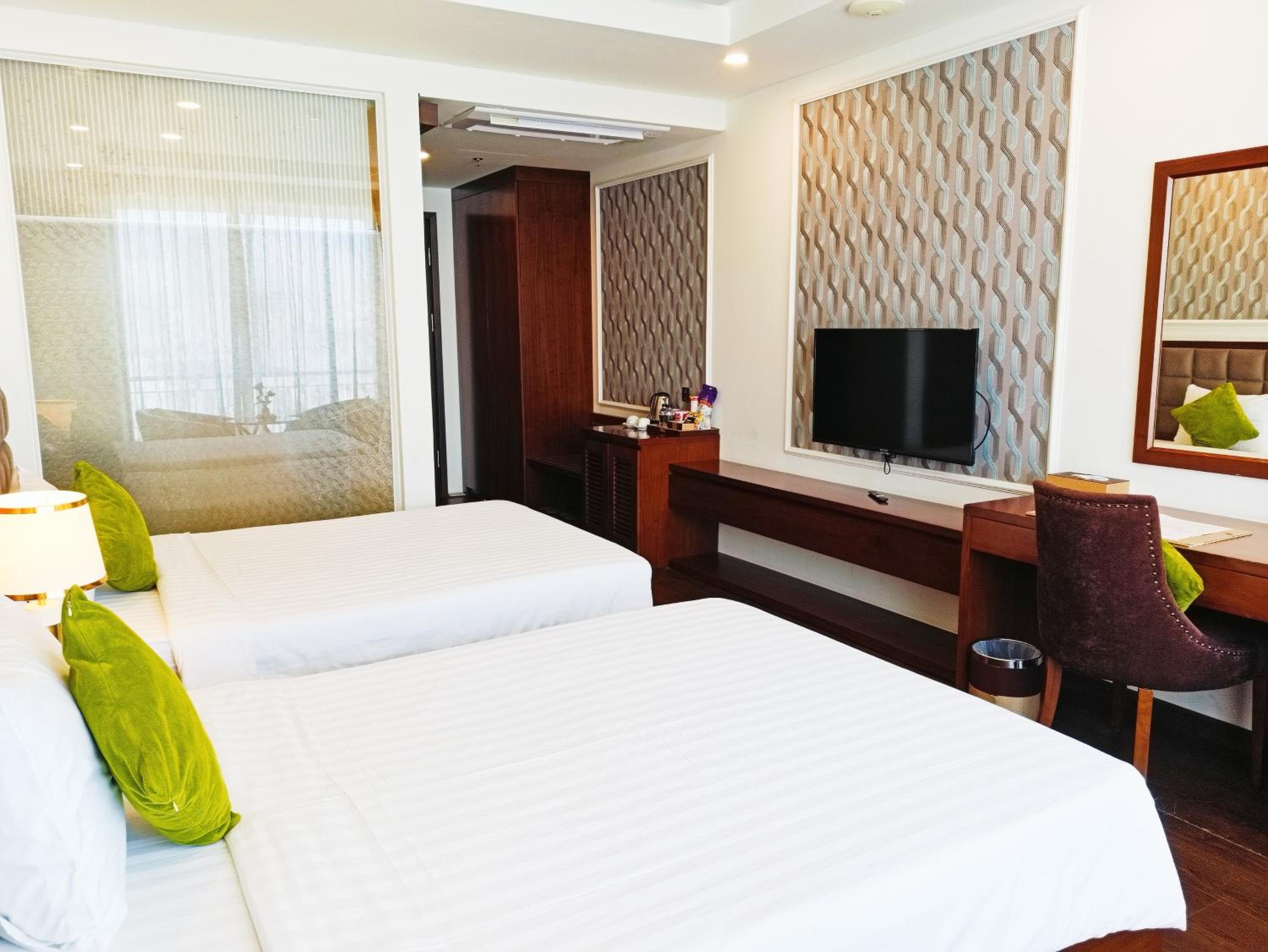 Twin Room with Balcony - Photo 13