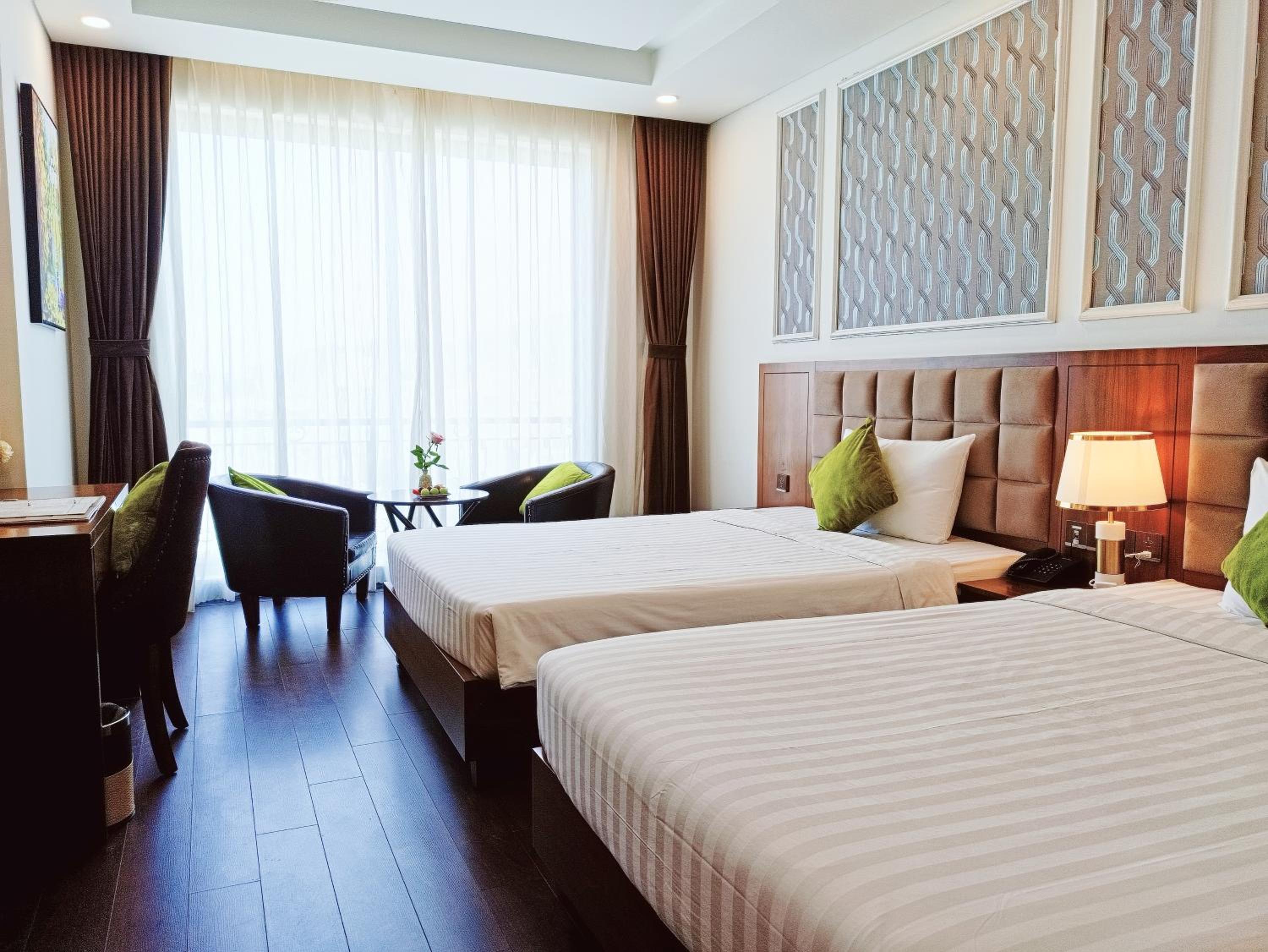 Twin Room with Balcony - Photo 14