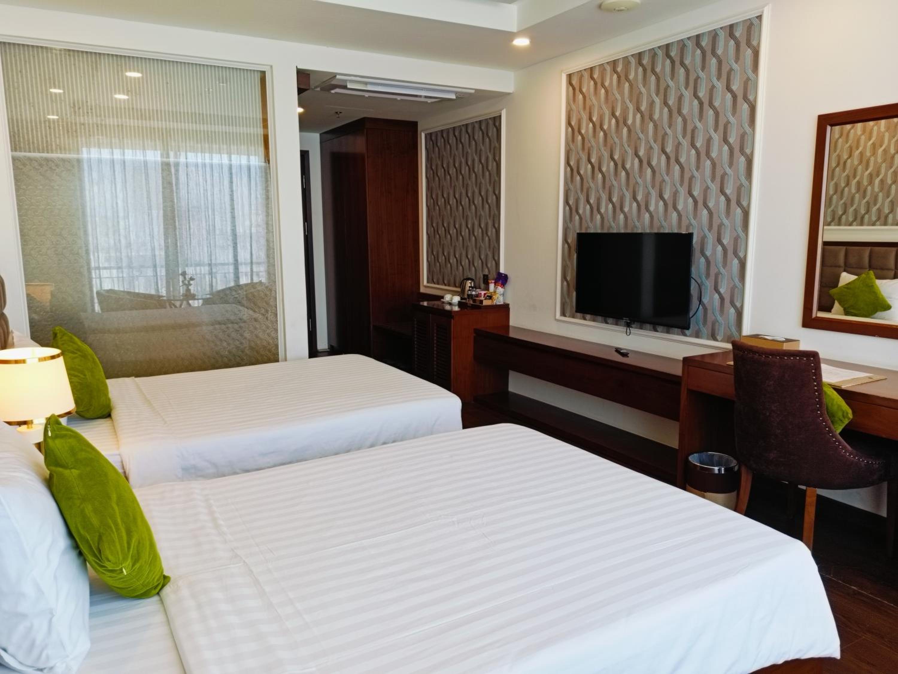 Twin Room with Balcony - Photo 15