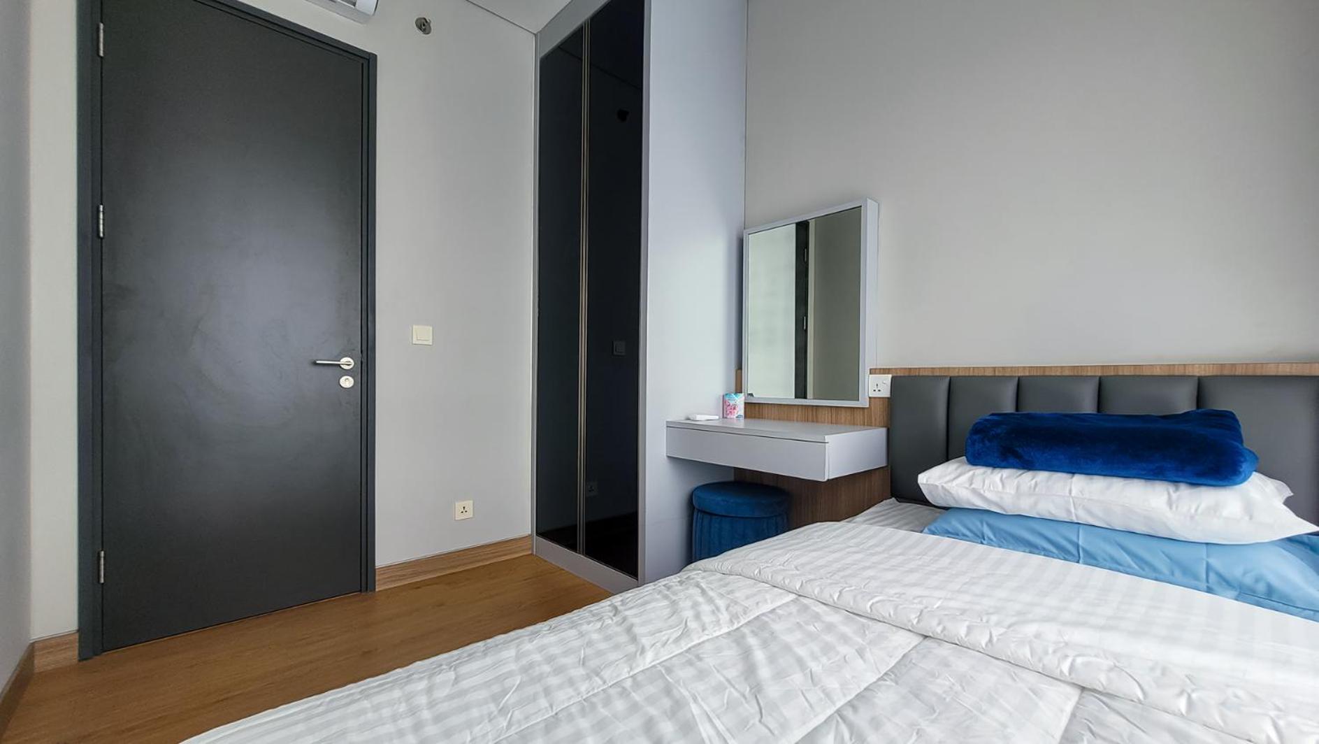 Three-Bedroom Apartment with Sea View - Photo 10