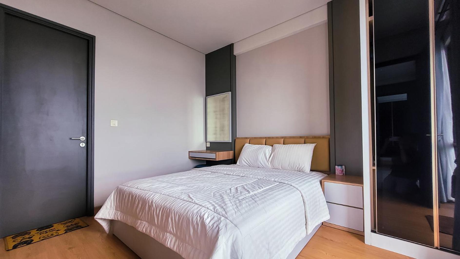 Three-Bedroom Apartment with Sea View - Photo 5