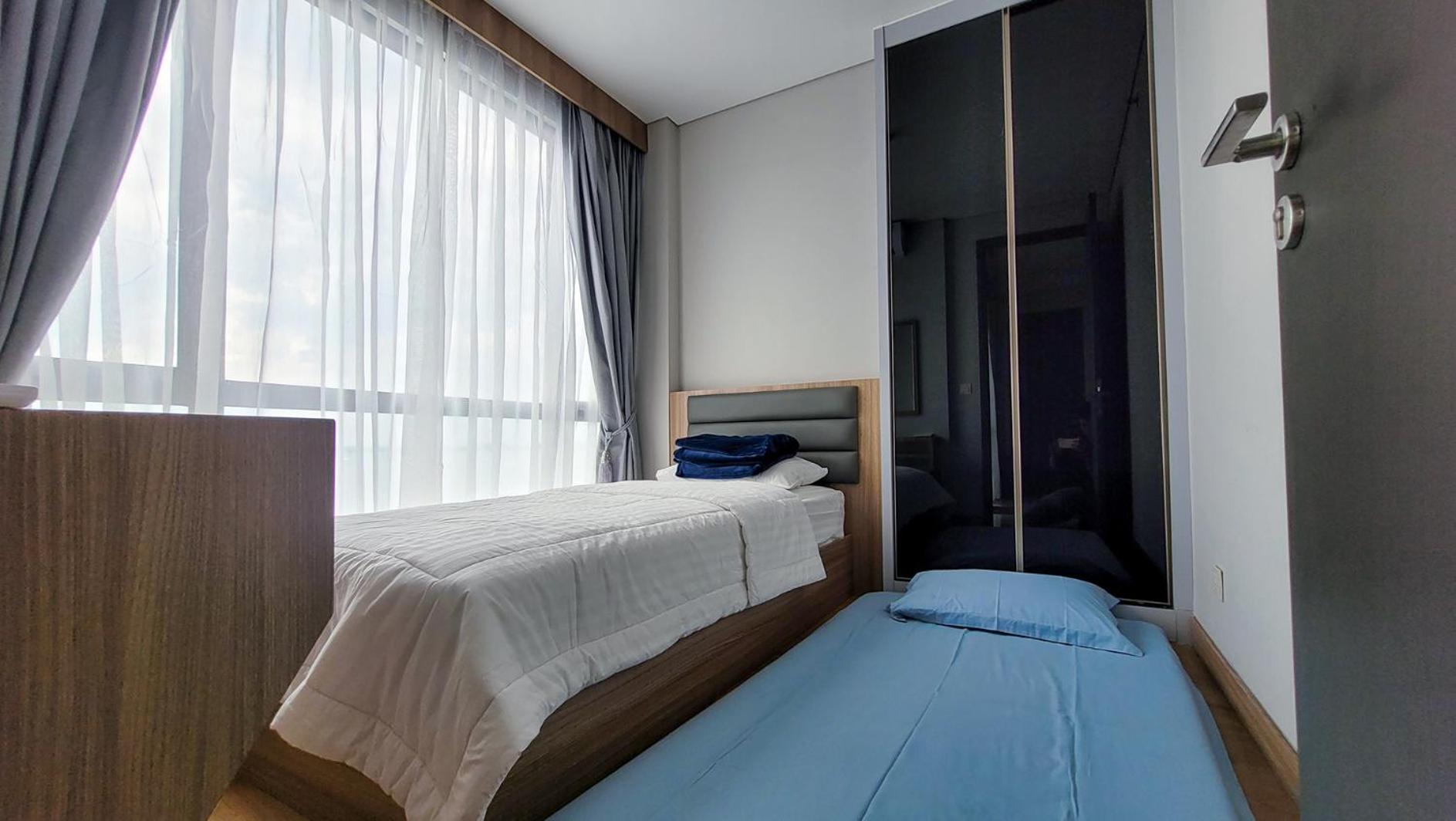 Three-Bedroom Apartment with Sea View - Photo 6