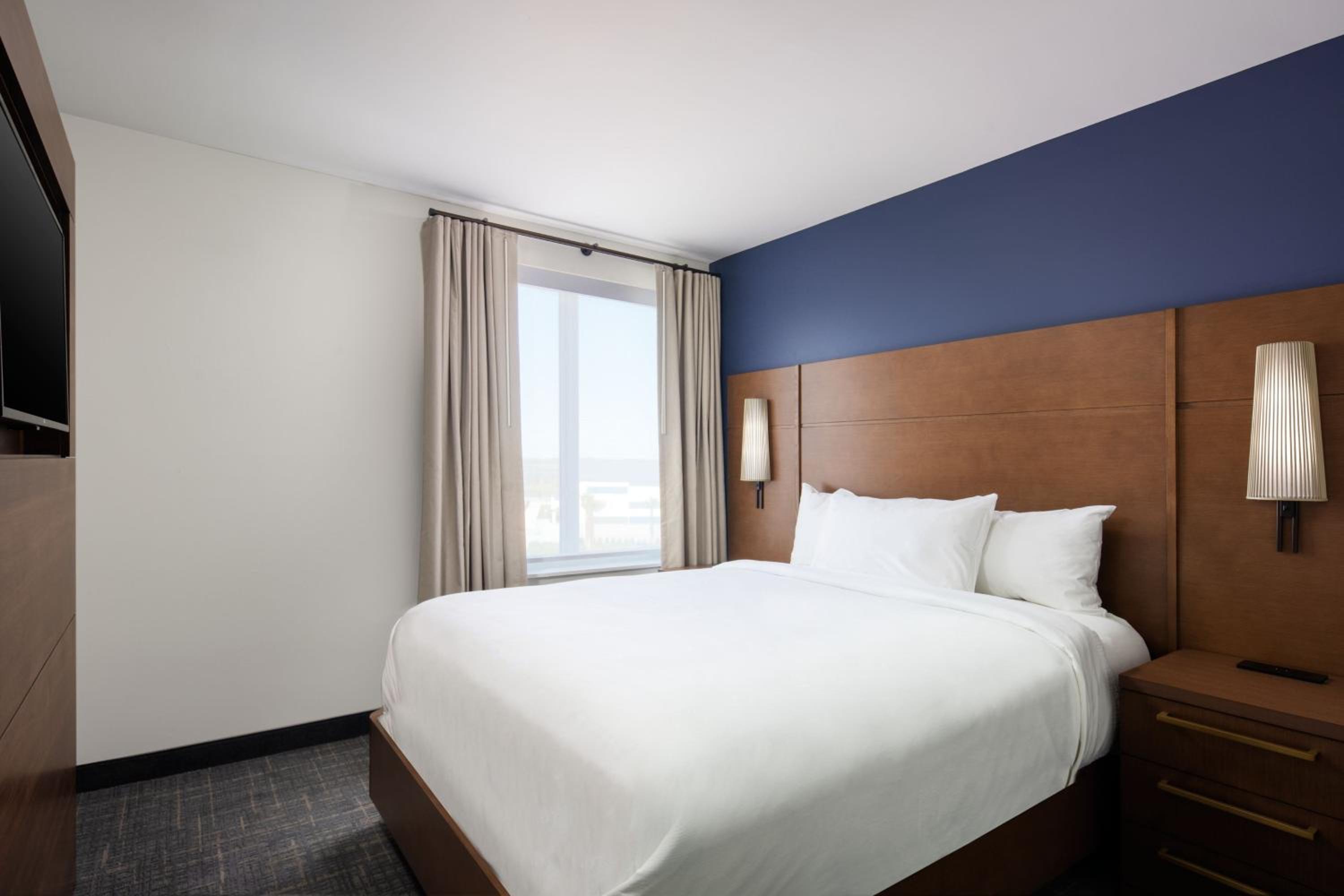 Two-Bedroom Larger Suite - Photo 8
