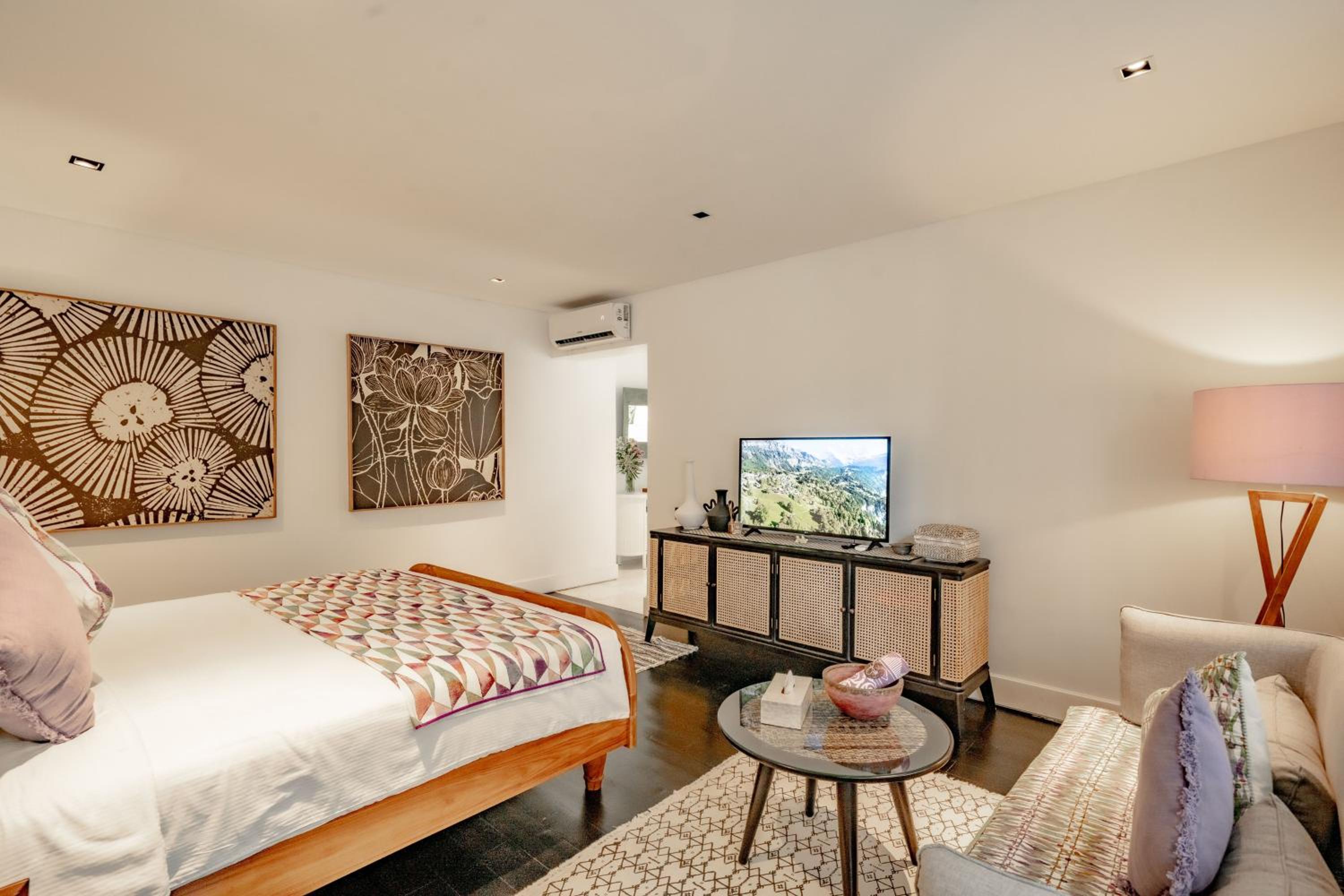 Suite with City View photo 3