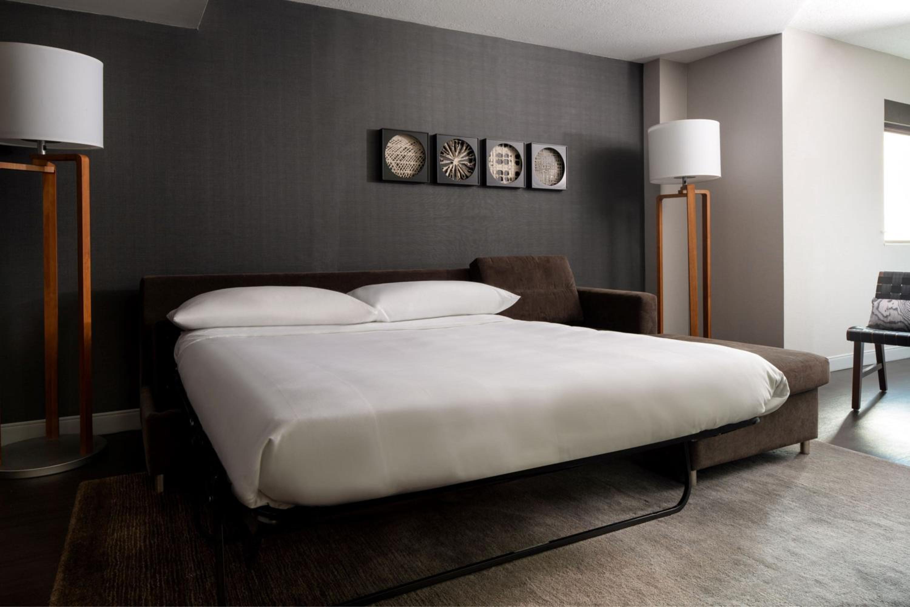 Executive Queen Suite with Two Queen Beds - Photo 4