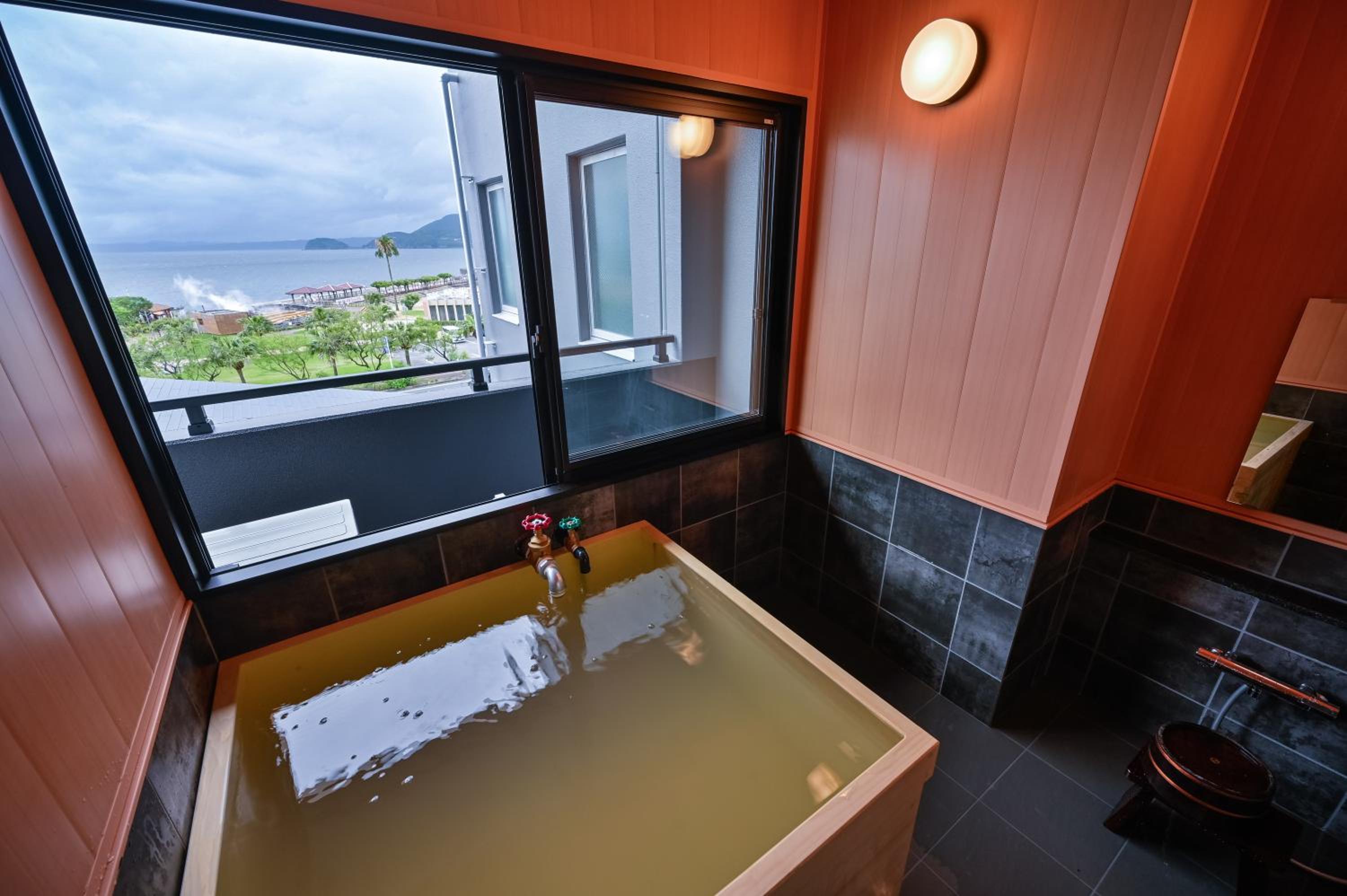 Superior Twin Room with Sea View - Photo 3