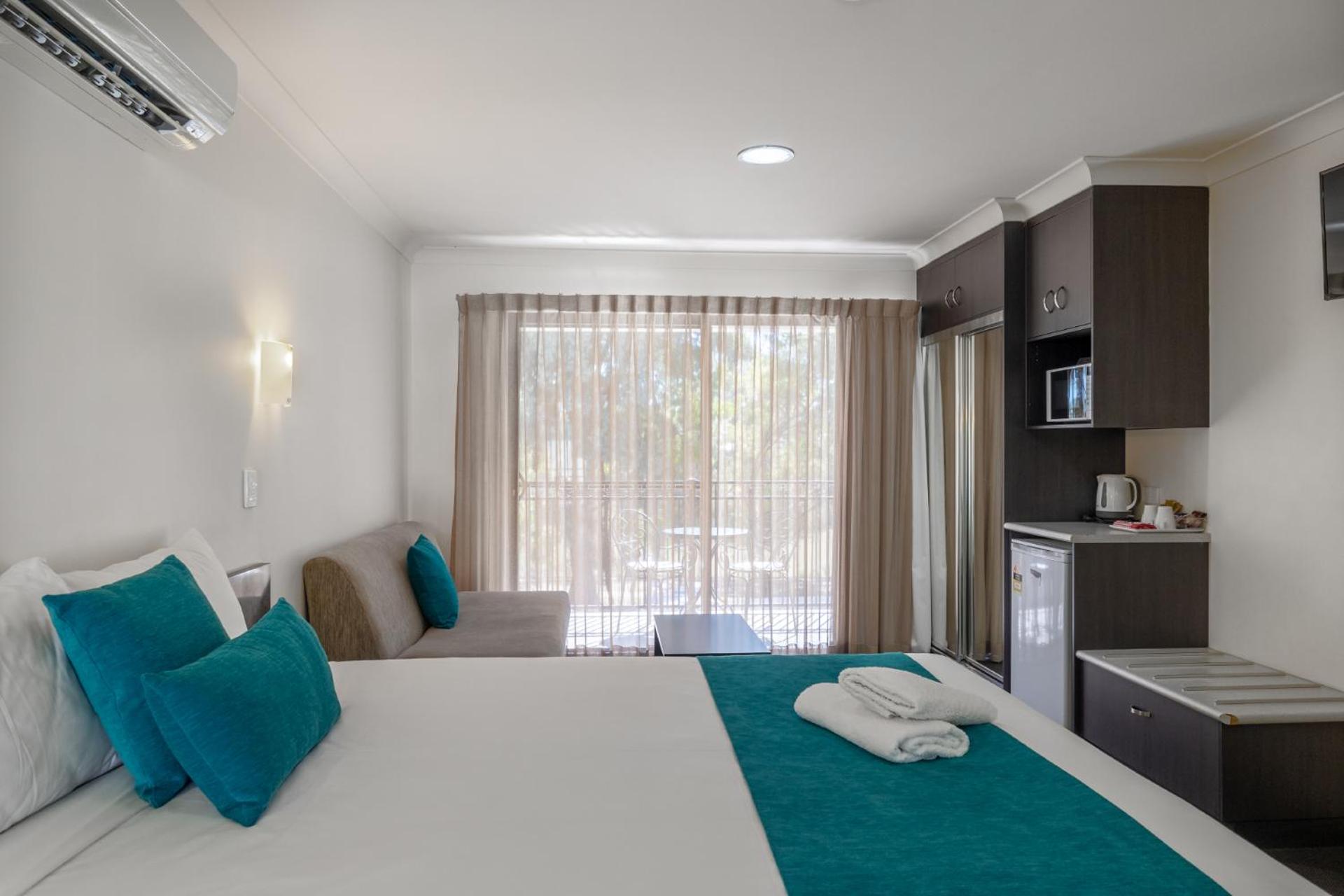 Queen Room with Balcony photo 3