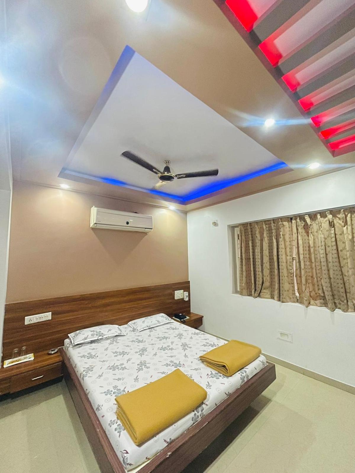Deluxe King Room photo 3