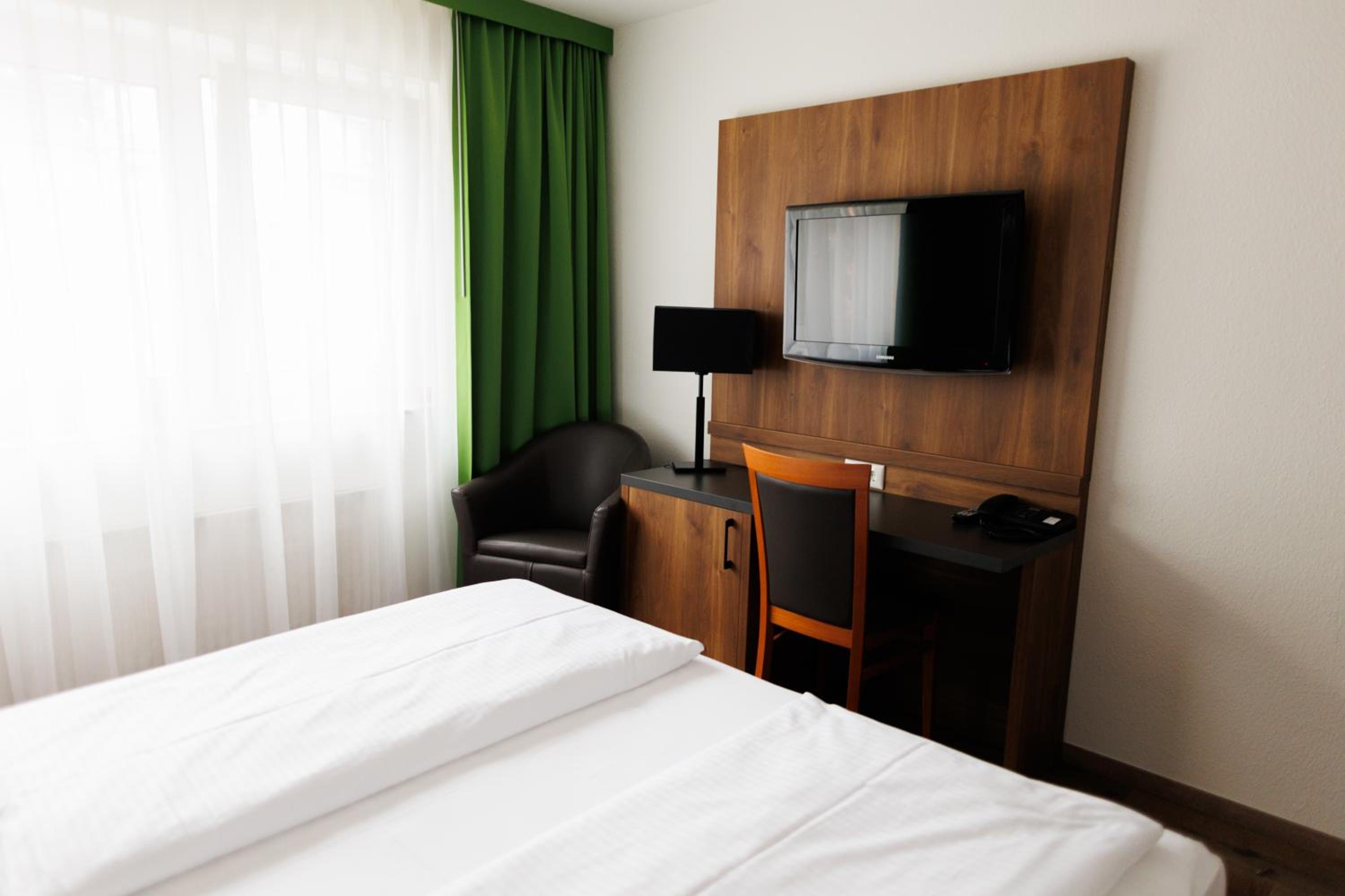 Deluxe Double Room - Photo 13