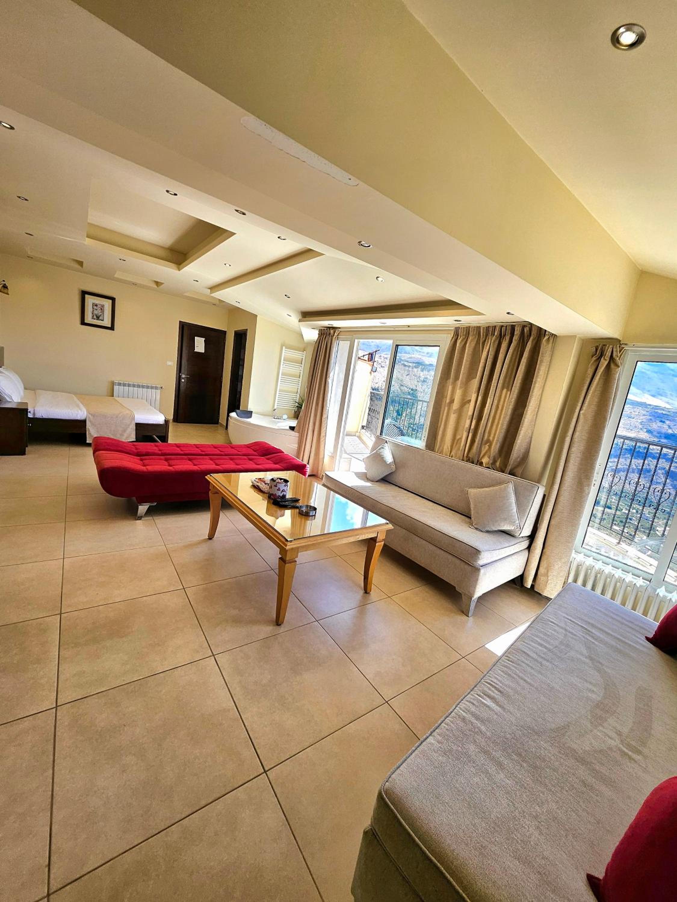 Deluxe Suite with Spa Bath