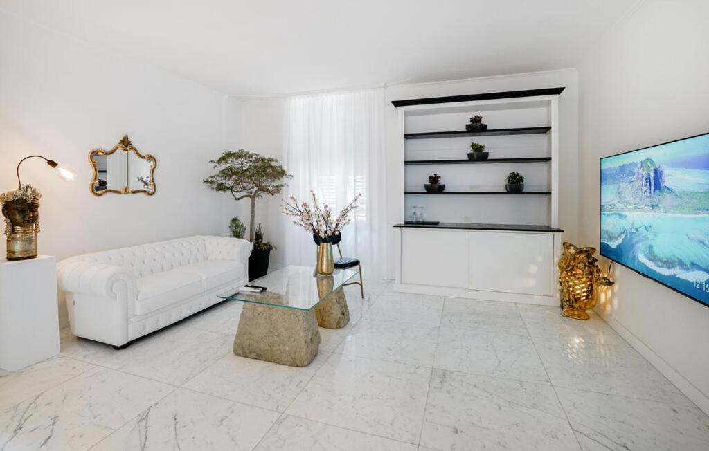 Villa photo 2