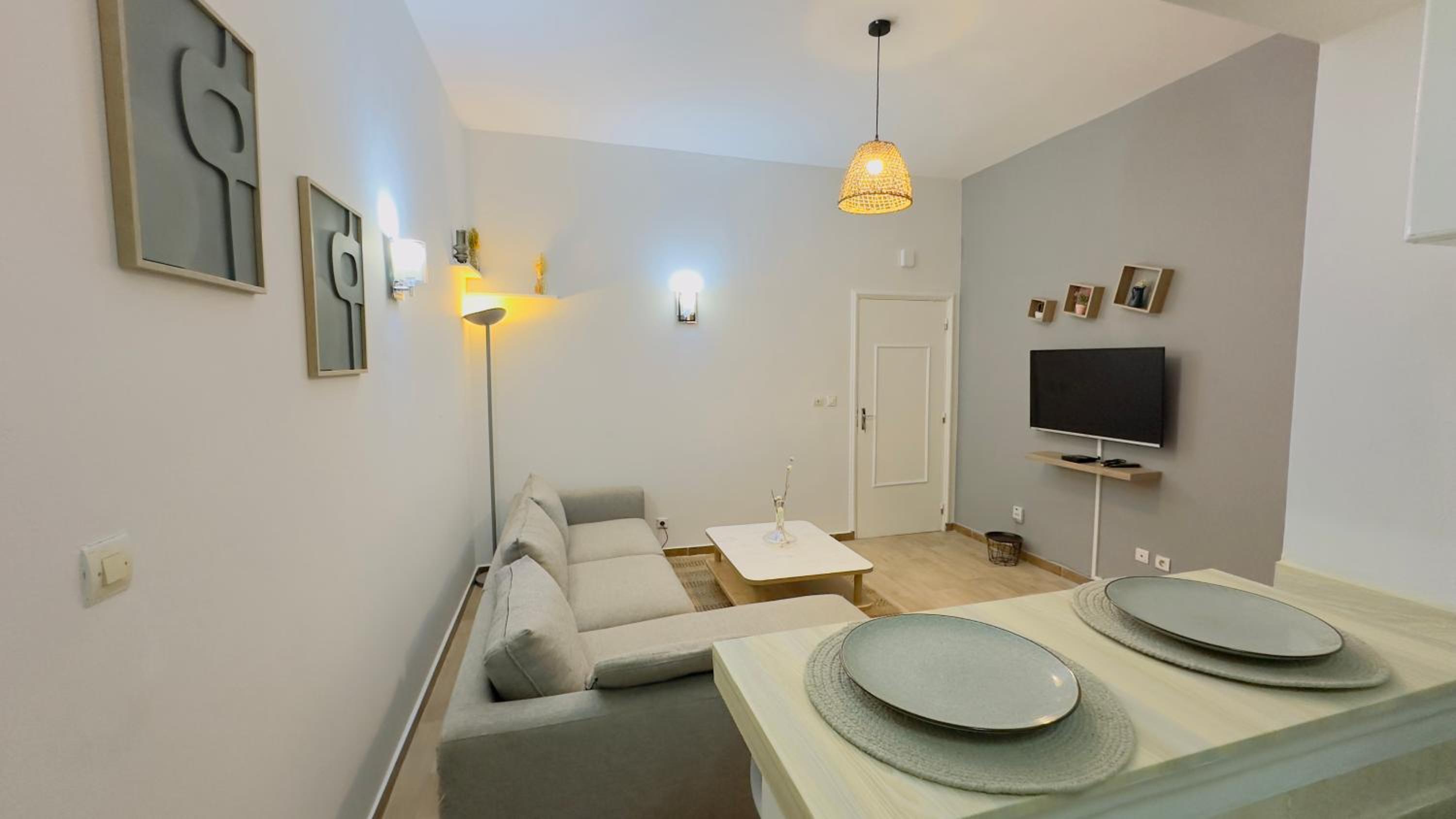 One-Bedroom Apartment photo 1