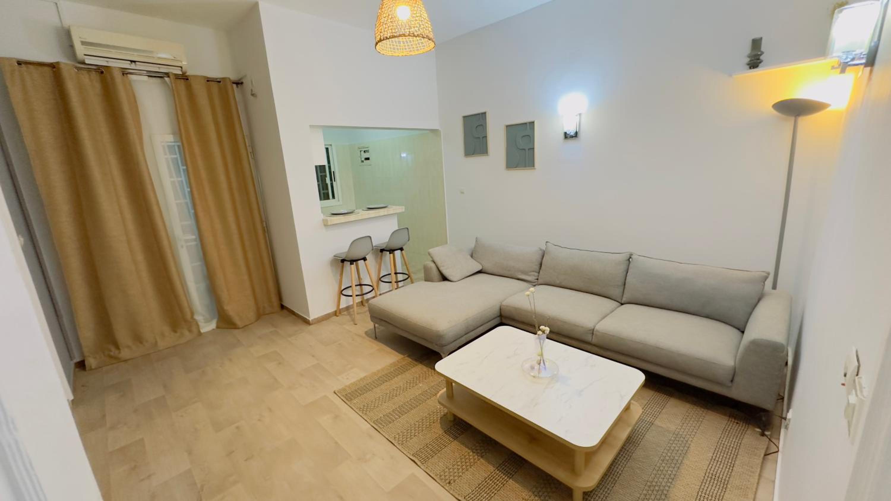 One-Bedroom Apartment photo 2