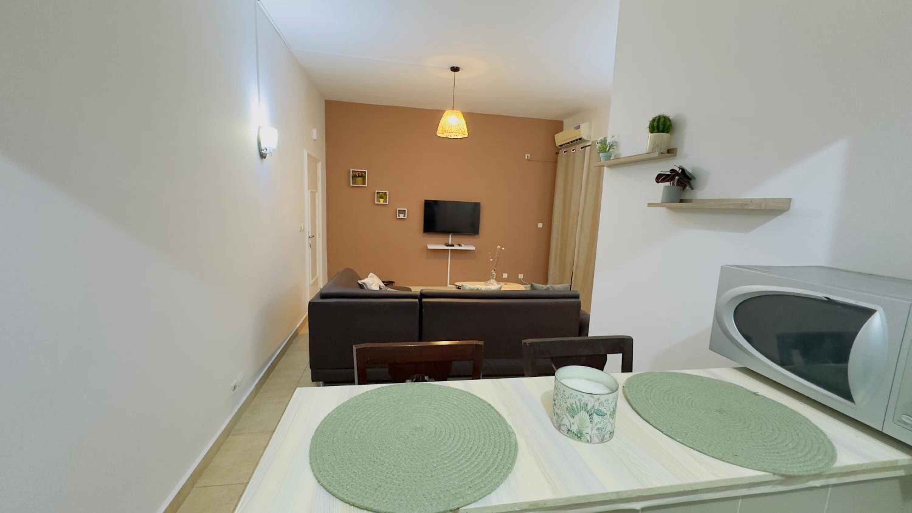 One-Bedroom Apartment photo 2