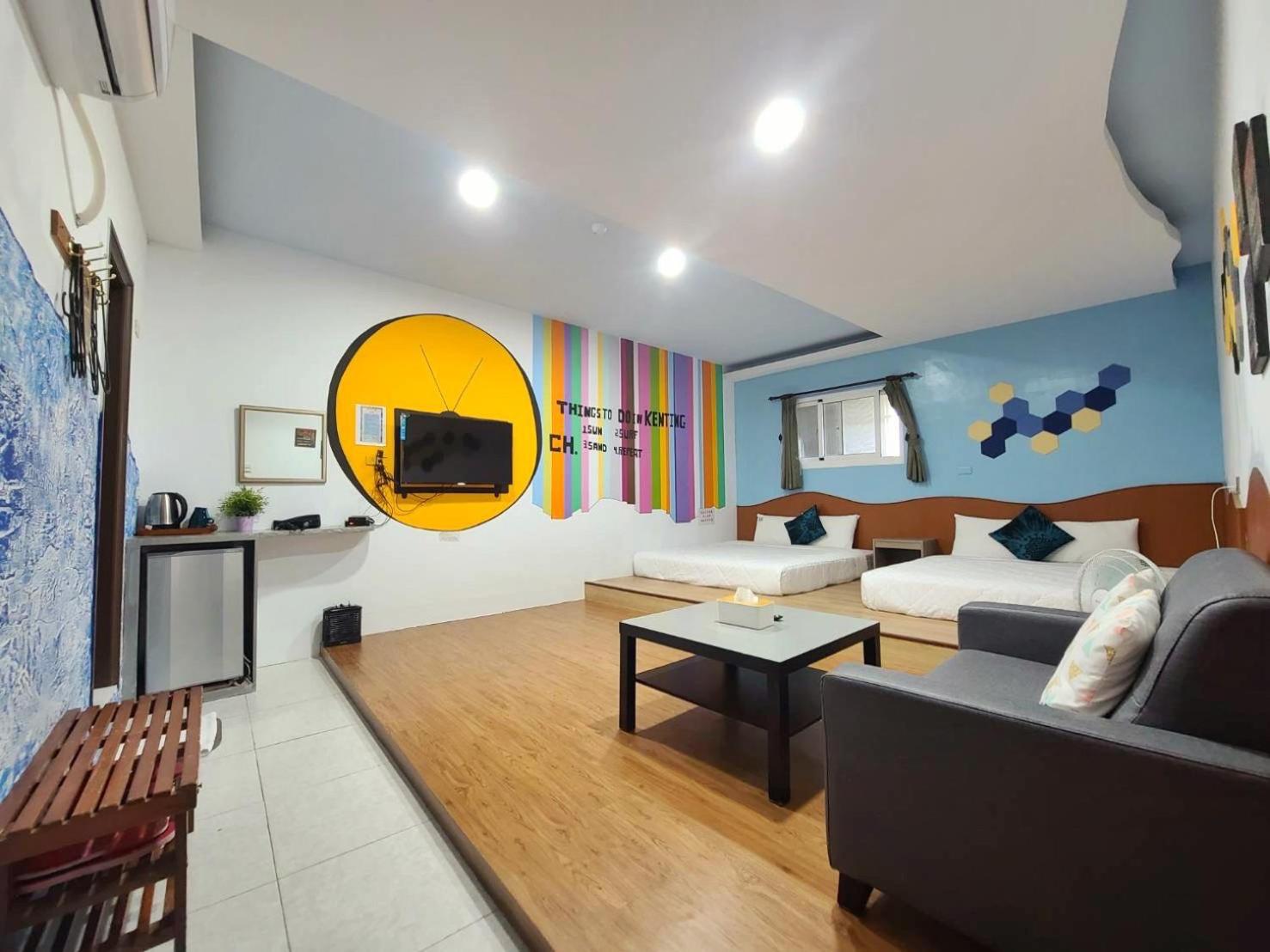 Six-Bedroom House photo 1