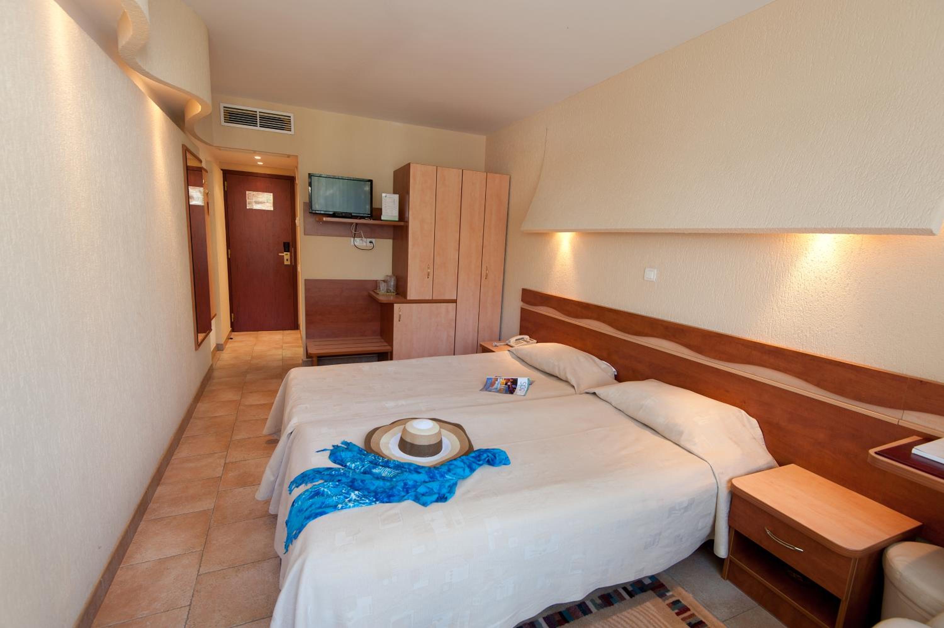 Double or Twin Room photo 3