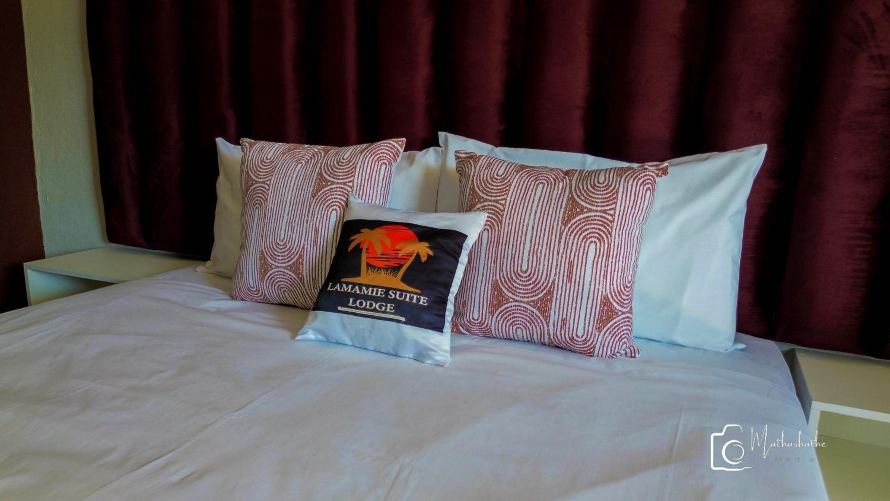 Deluxe Queen Suite photo 2