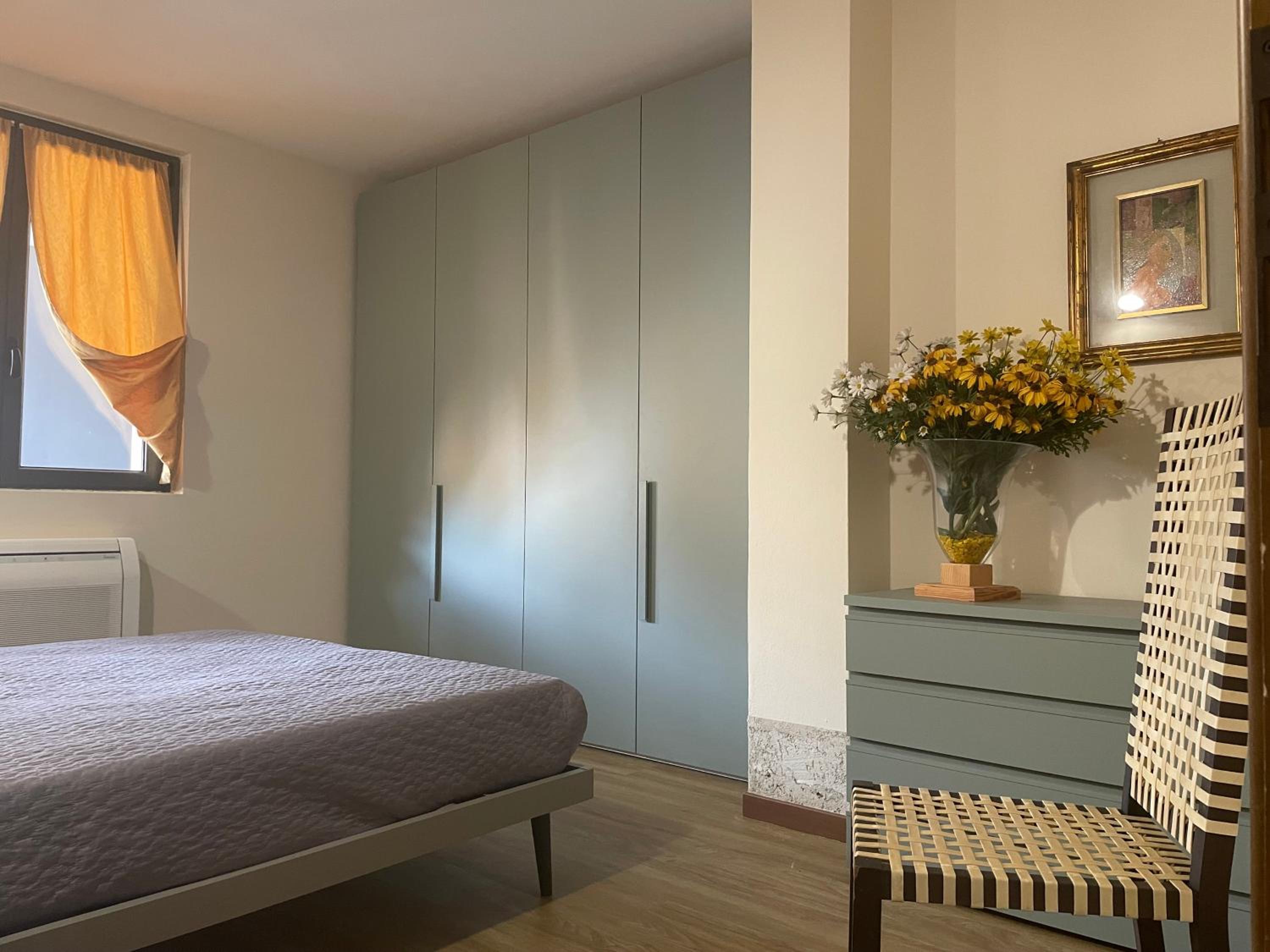 Deluxe One-Bedroom Apartment