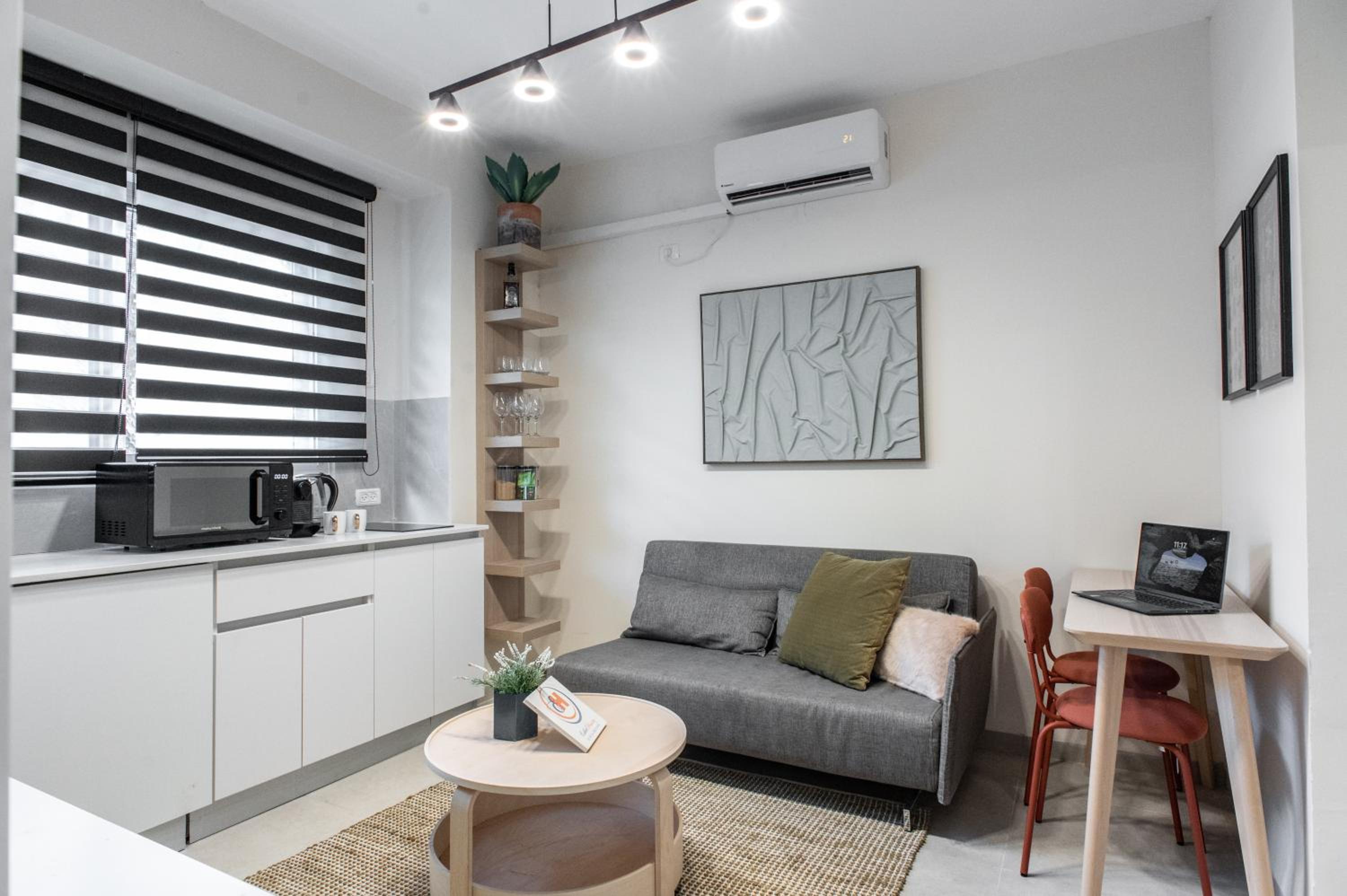 Classic One bedroom - unit 1 photo 1