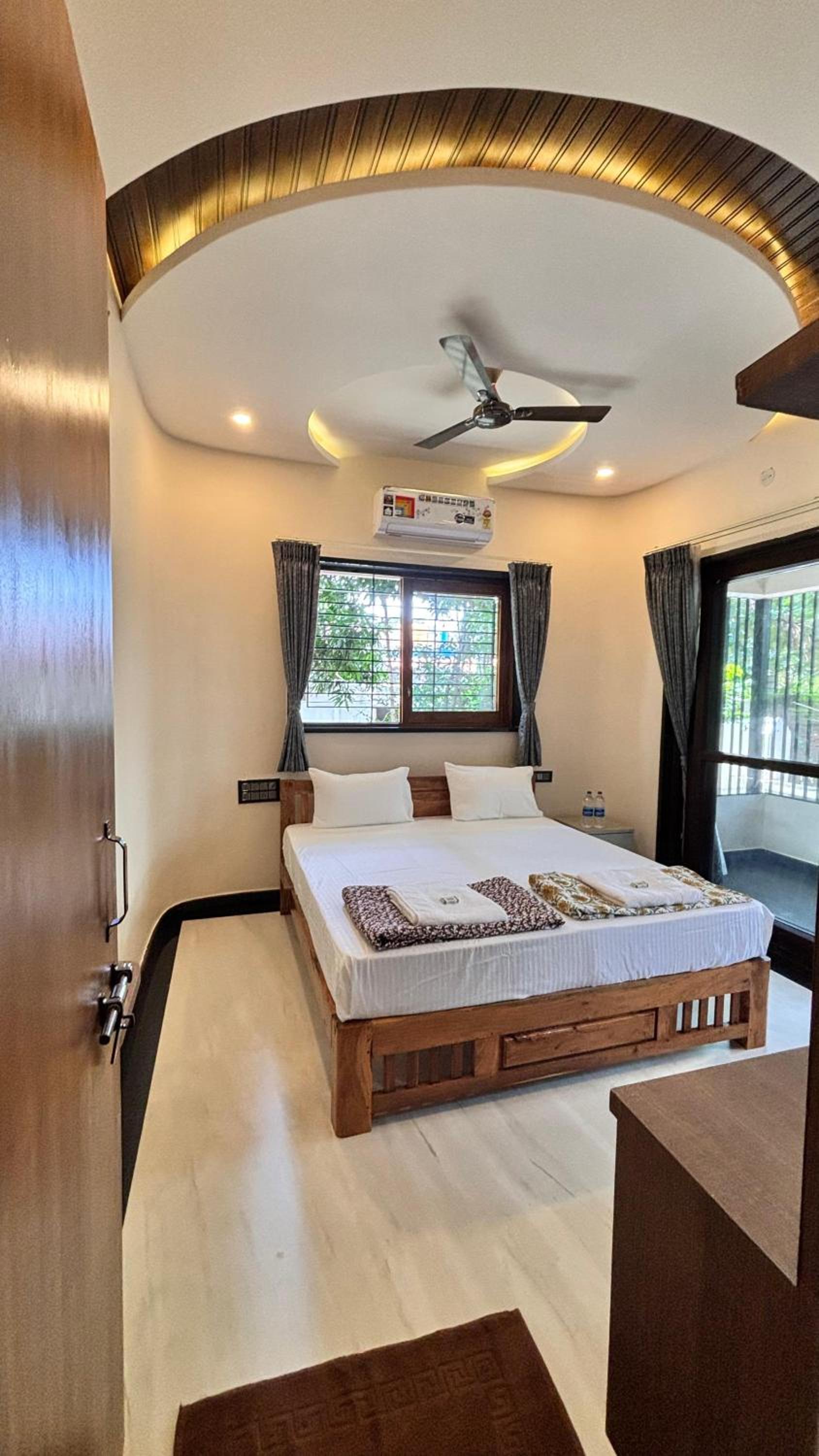 Deluxe Double Room with Balcony photo 2