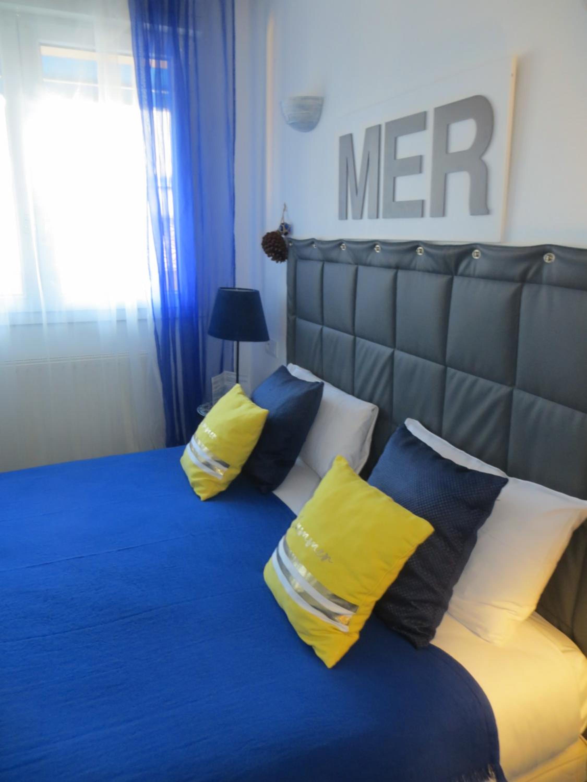 Standard Family Room - Photo 2