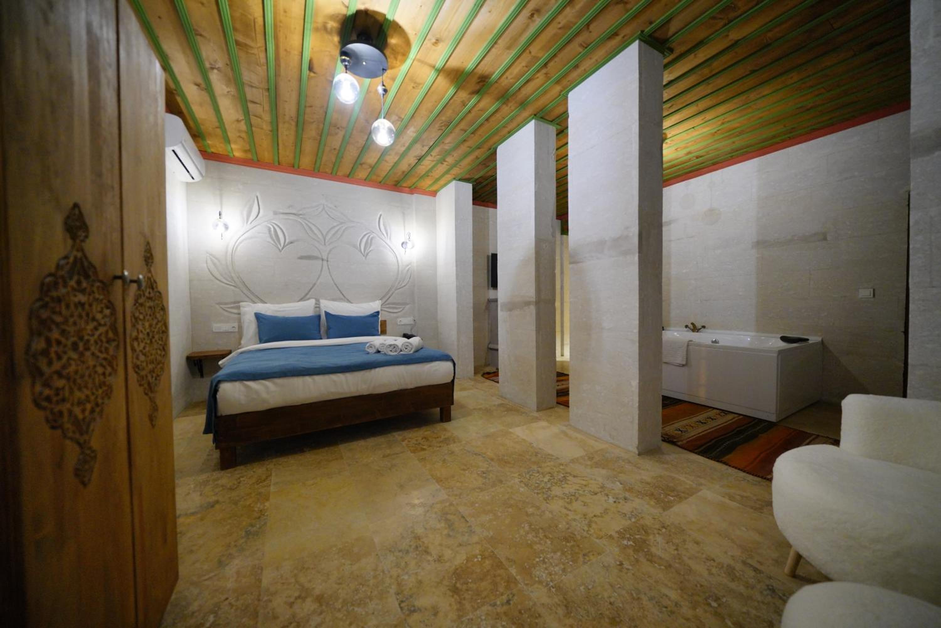 King Room with Spa Bath
