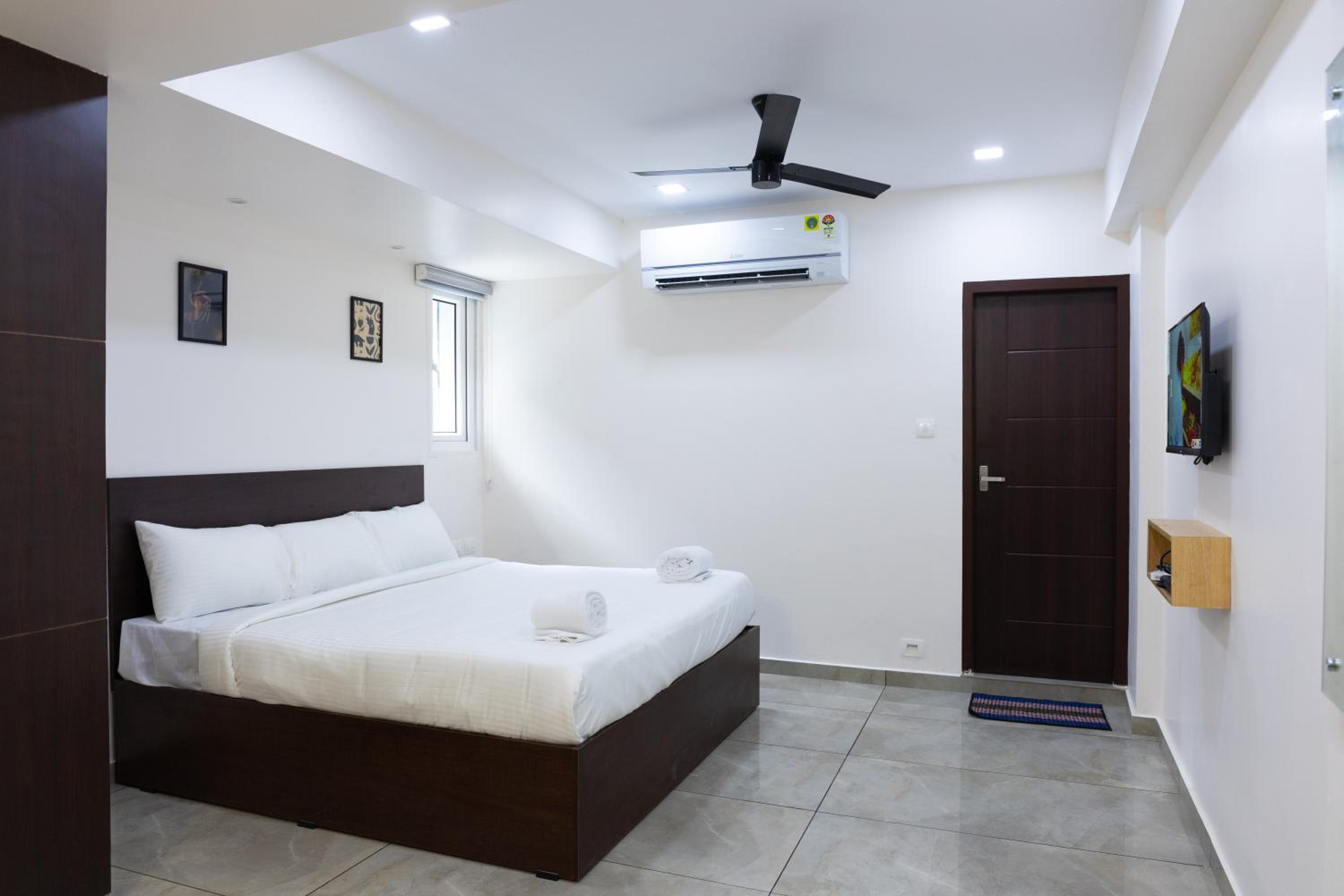 Deluxe Double Room - Photo 21