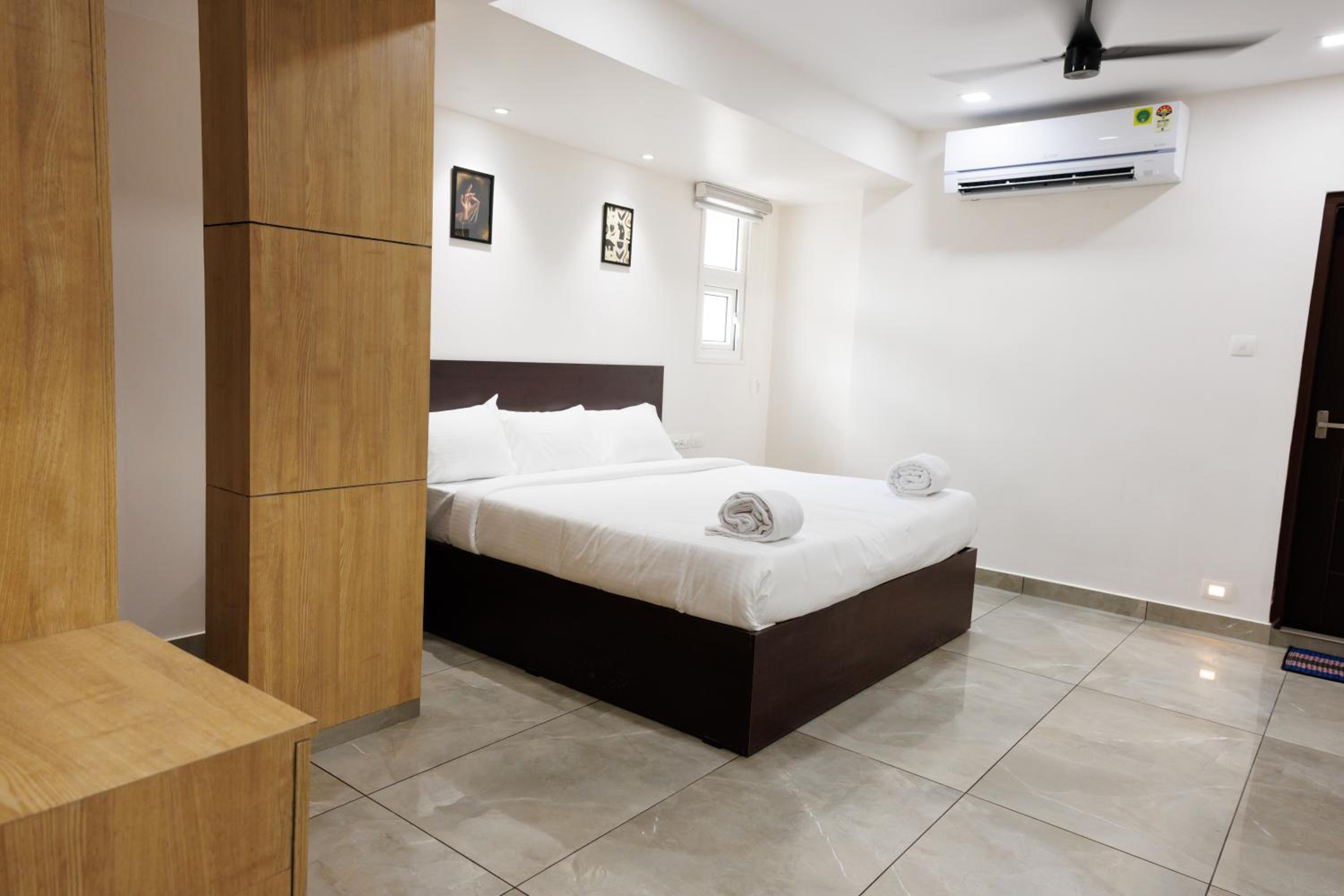 Deluxe Double Room - Photo 20