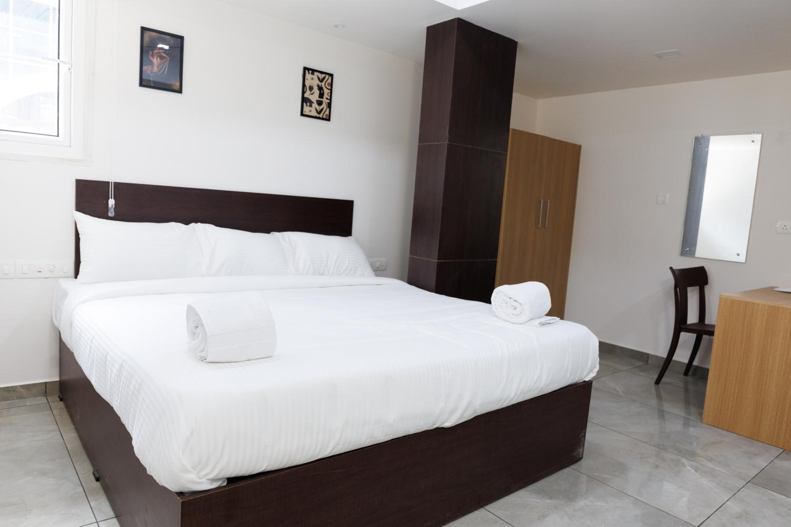 Deluxe Double Room - Photo 15