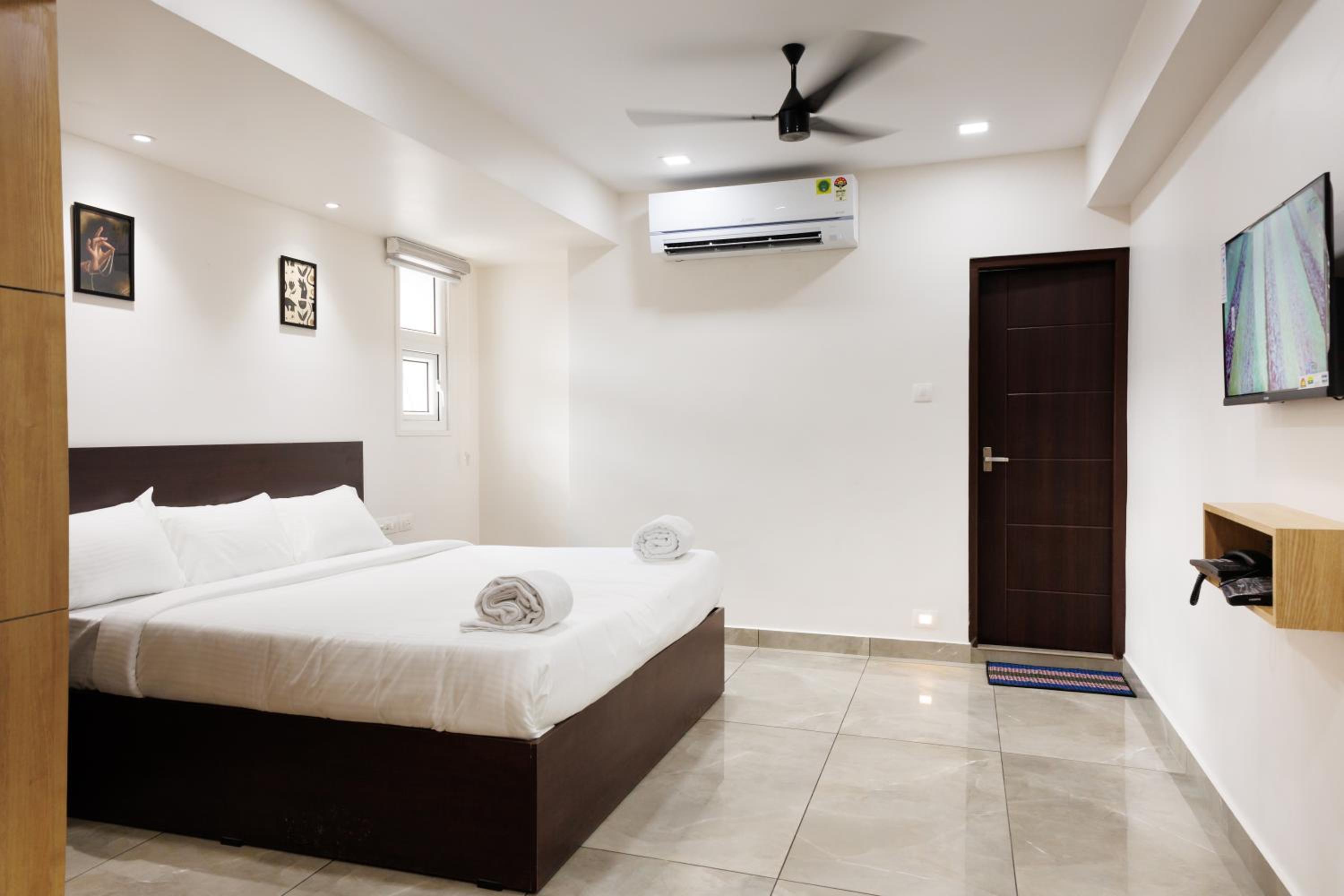 Deluxe Double Room - Photo 14