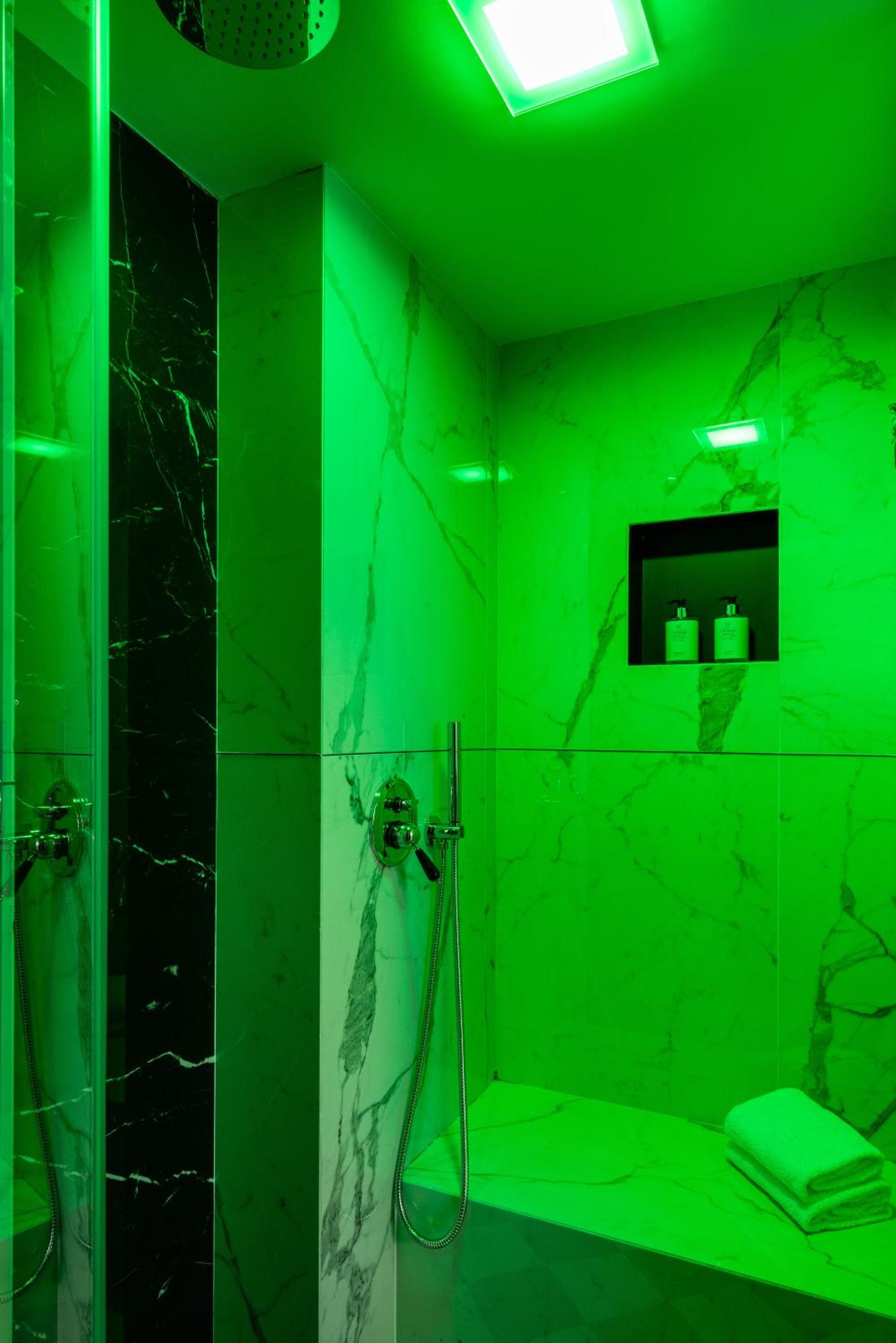 Deluxe Junior Suite - Photo 4
