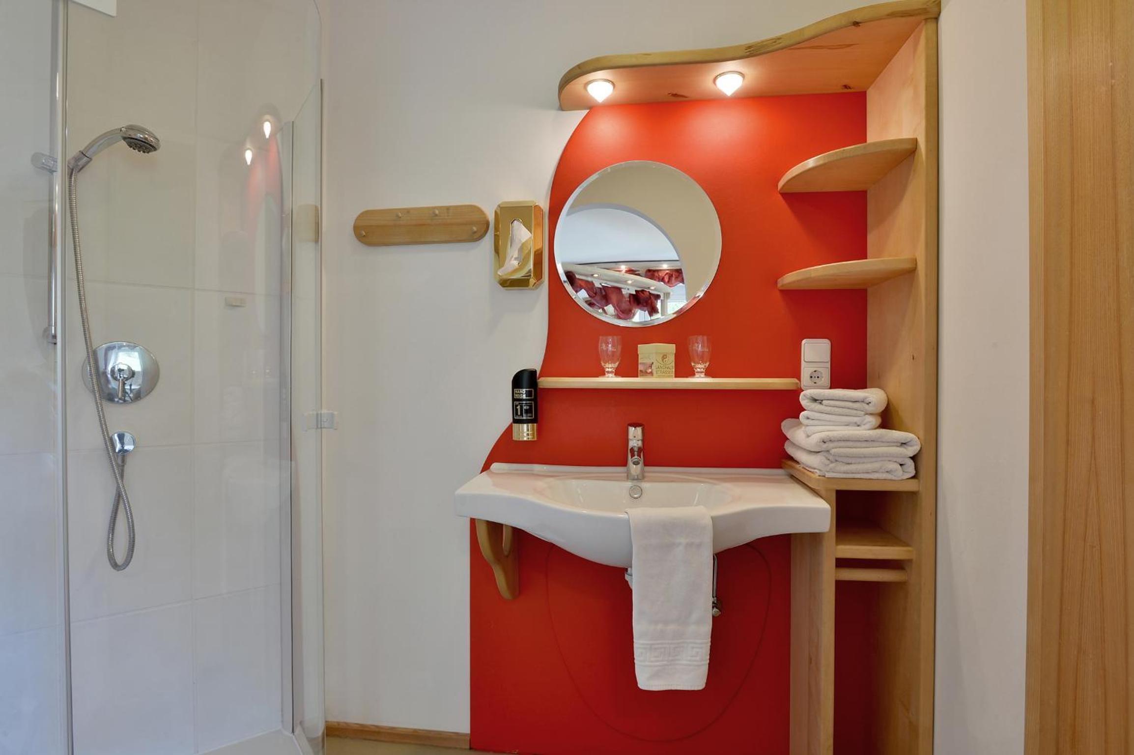 Double Room with Balcony - Photo 2