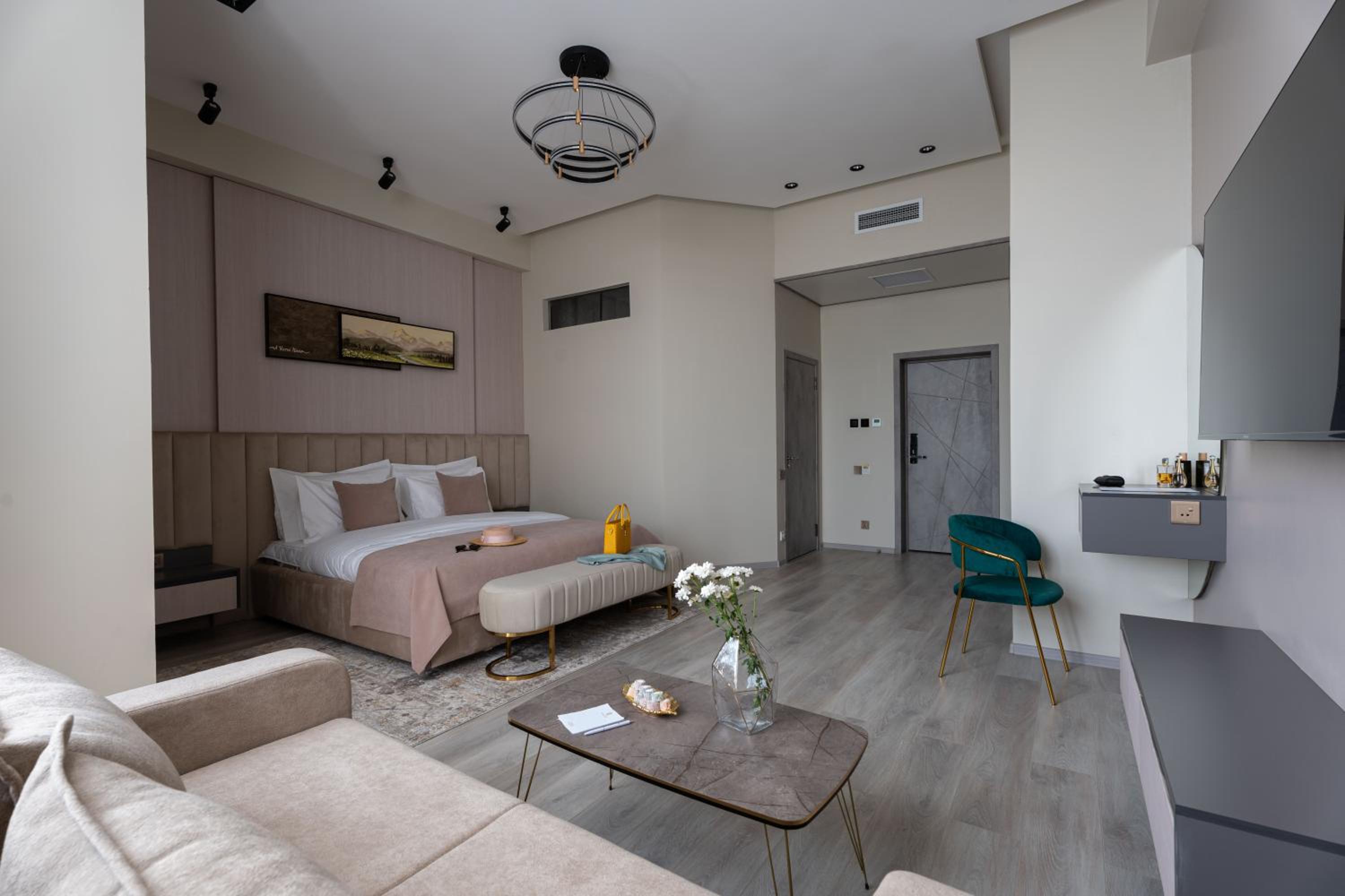 Superior King Room photo 2
