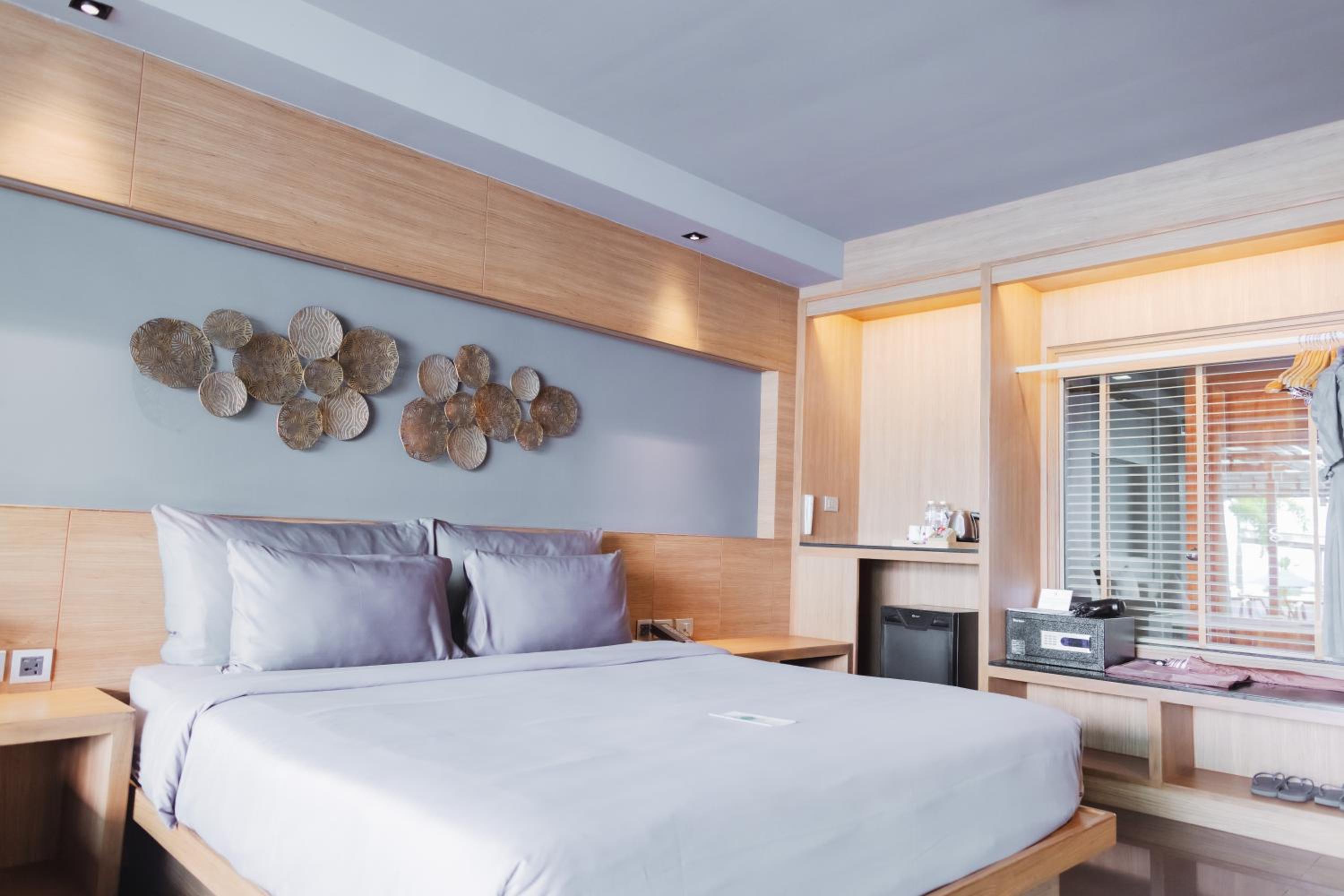 Deluxe Double Room with Pool Access